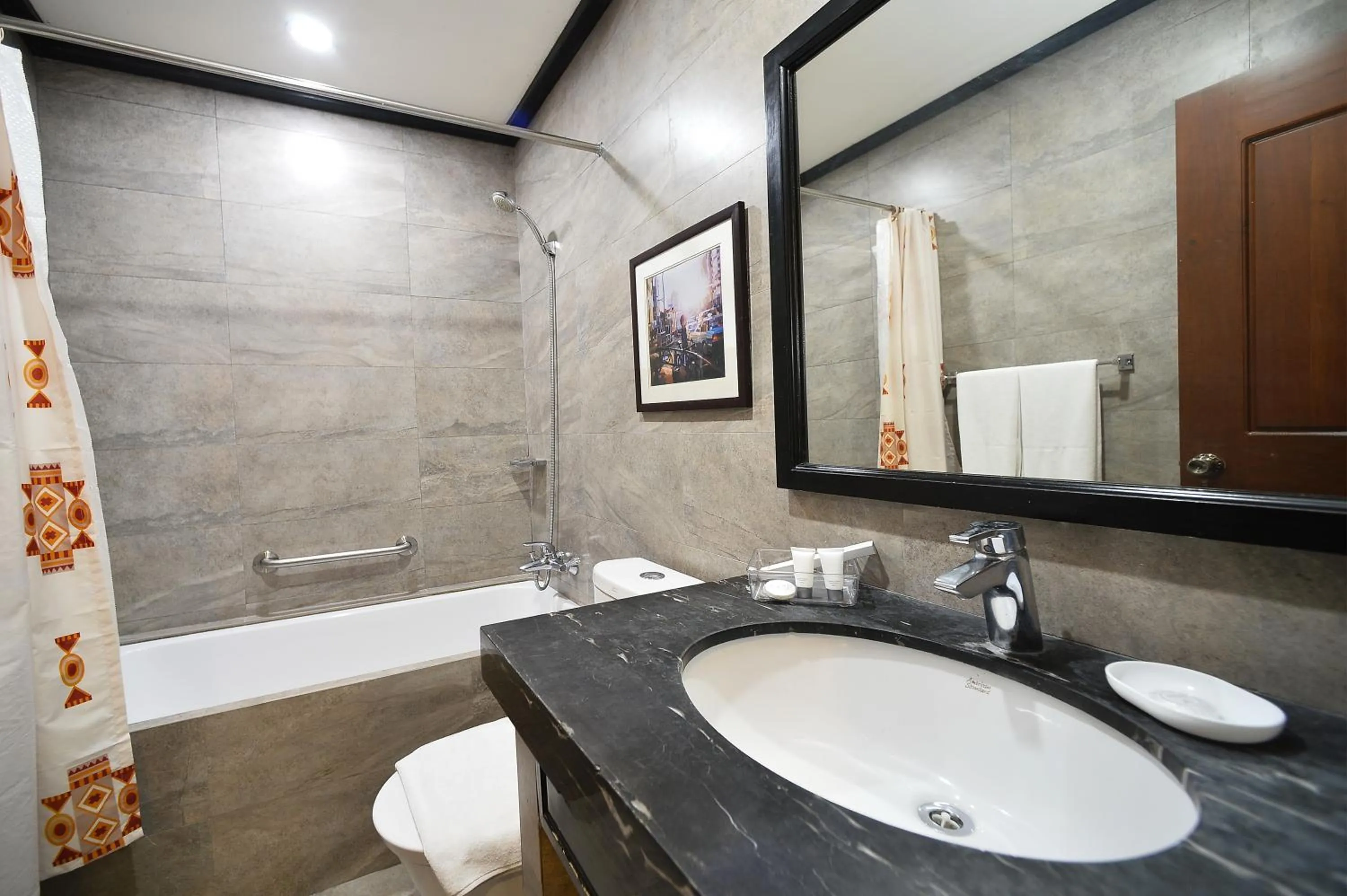 Shower in Paragon Hotel and Suites