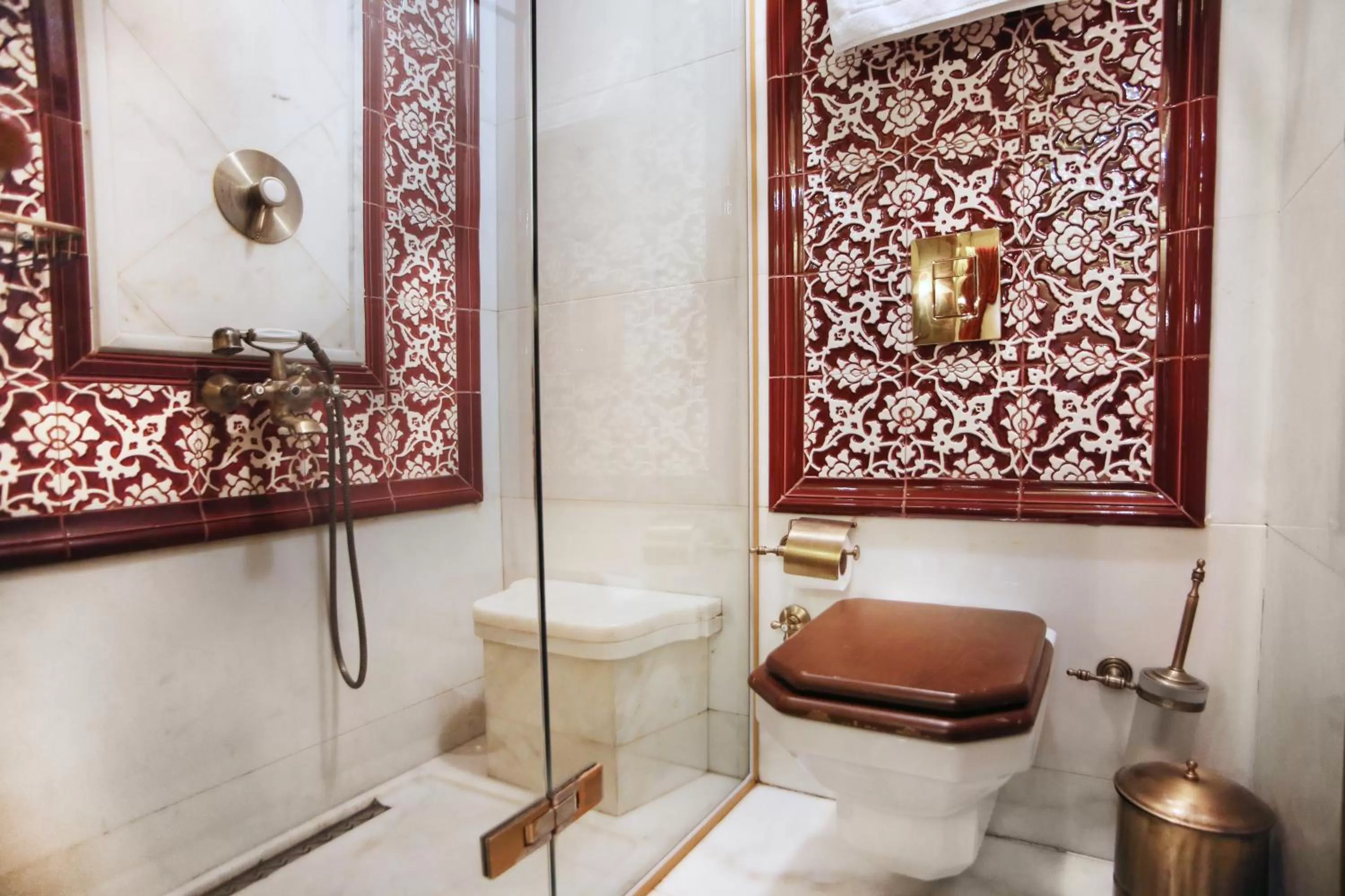Shower in Daru Sultan Hotels Galata