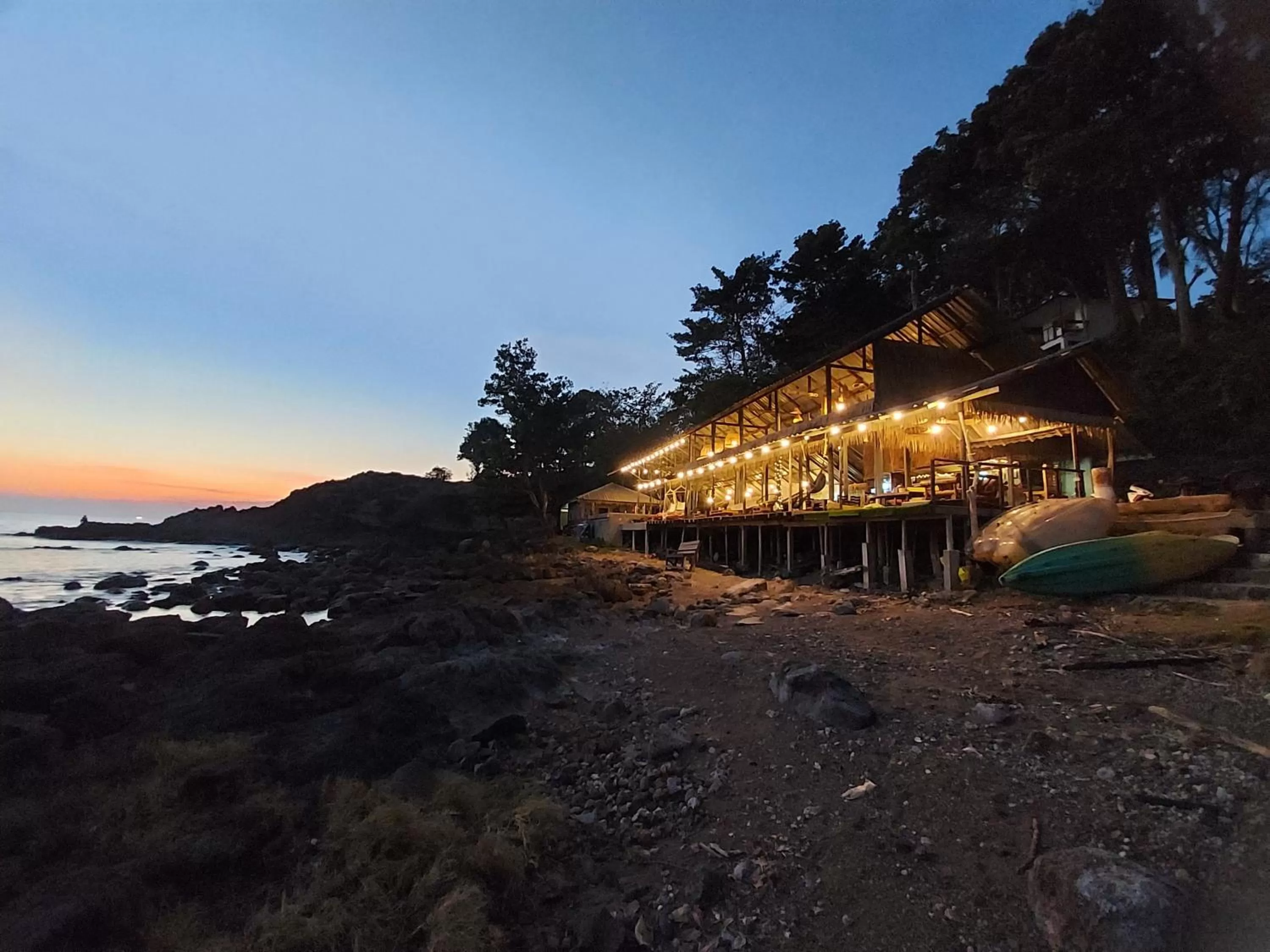 Restaurant/places to eat in Cliff Cottage