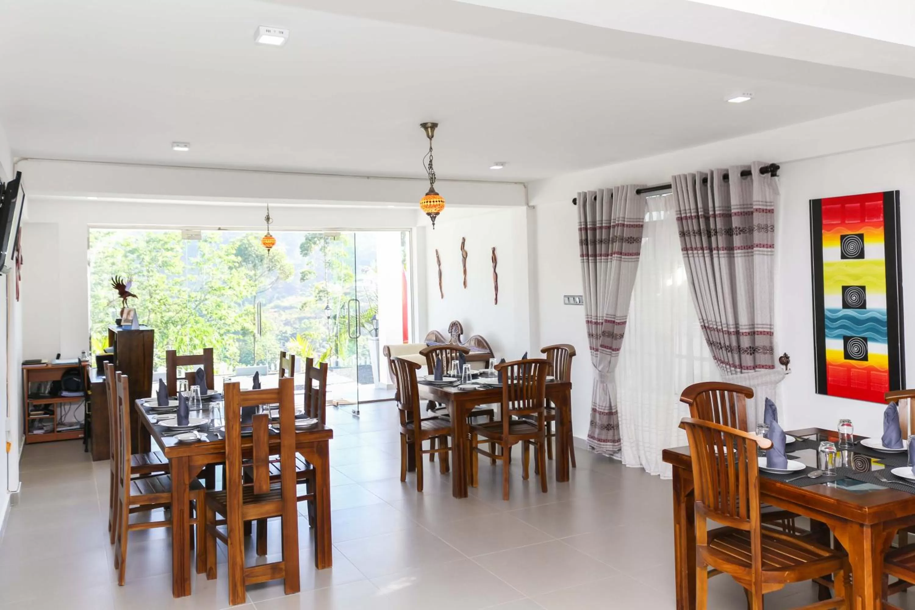 Restaurant/Places to Eat in Hotel Mount Castle