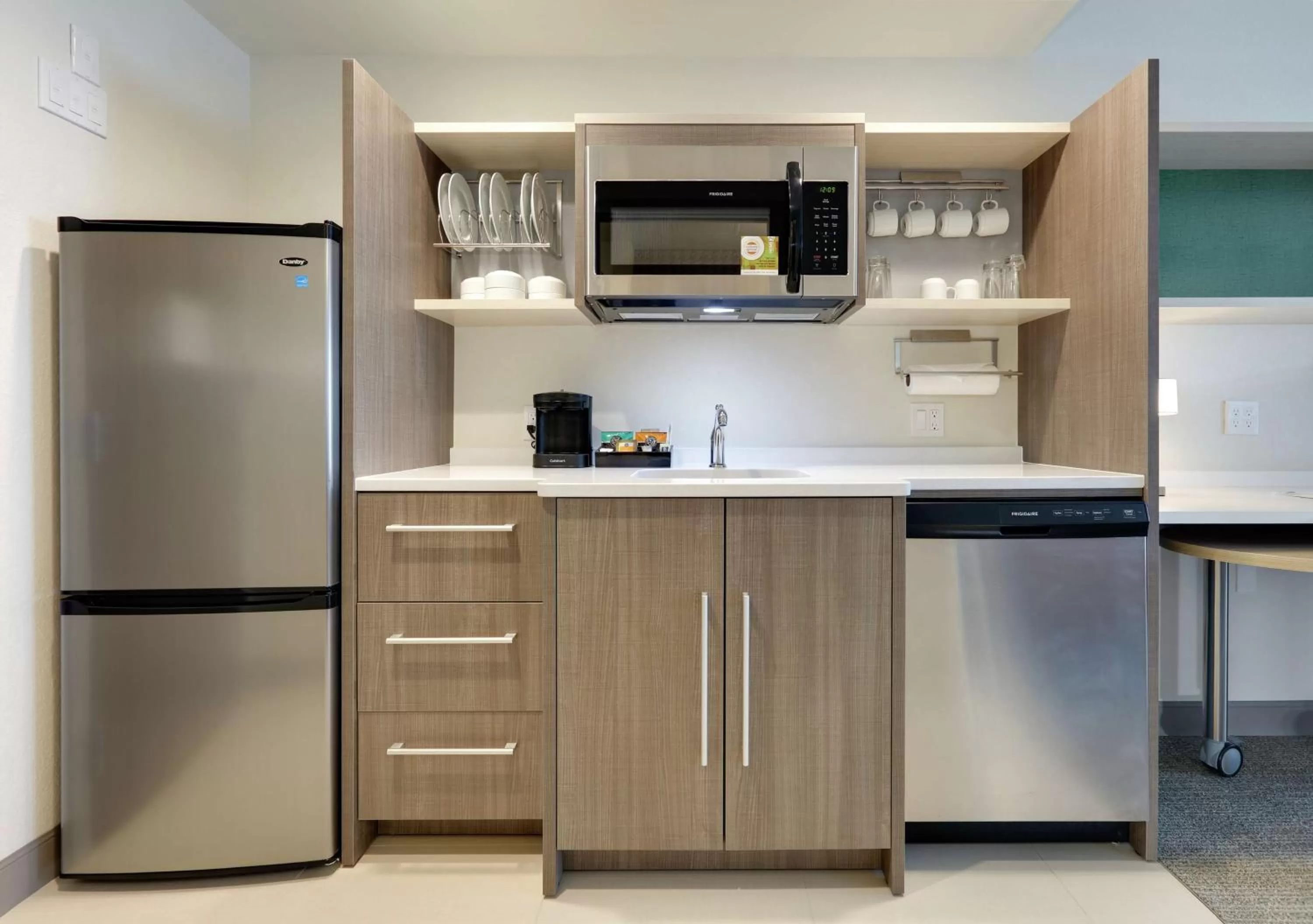 Kitchen or kitchenette in Home2 Suites By Hilton Yakima Airport