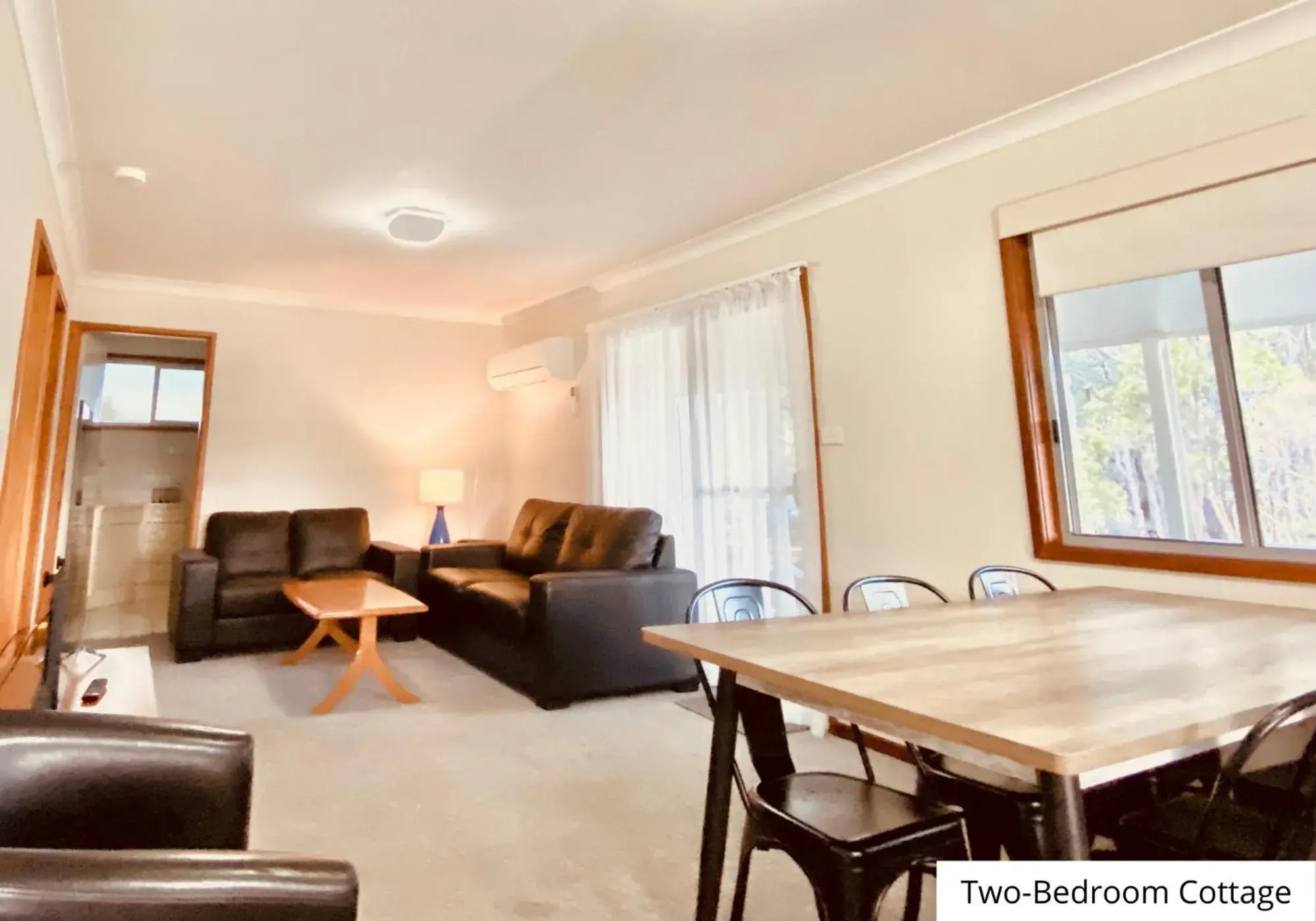 Two-Bedroom Cottage in Pokolbin Village Estate Two-Bedroom Cottage in Pokolbin Village Estate