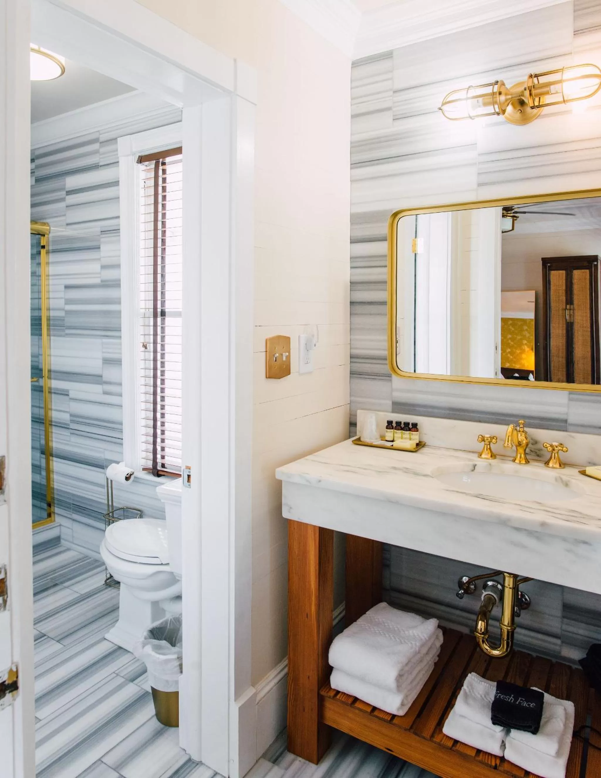 Toilet in The Gibson Inn