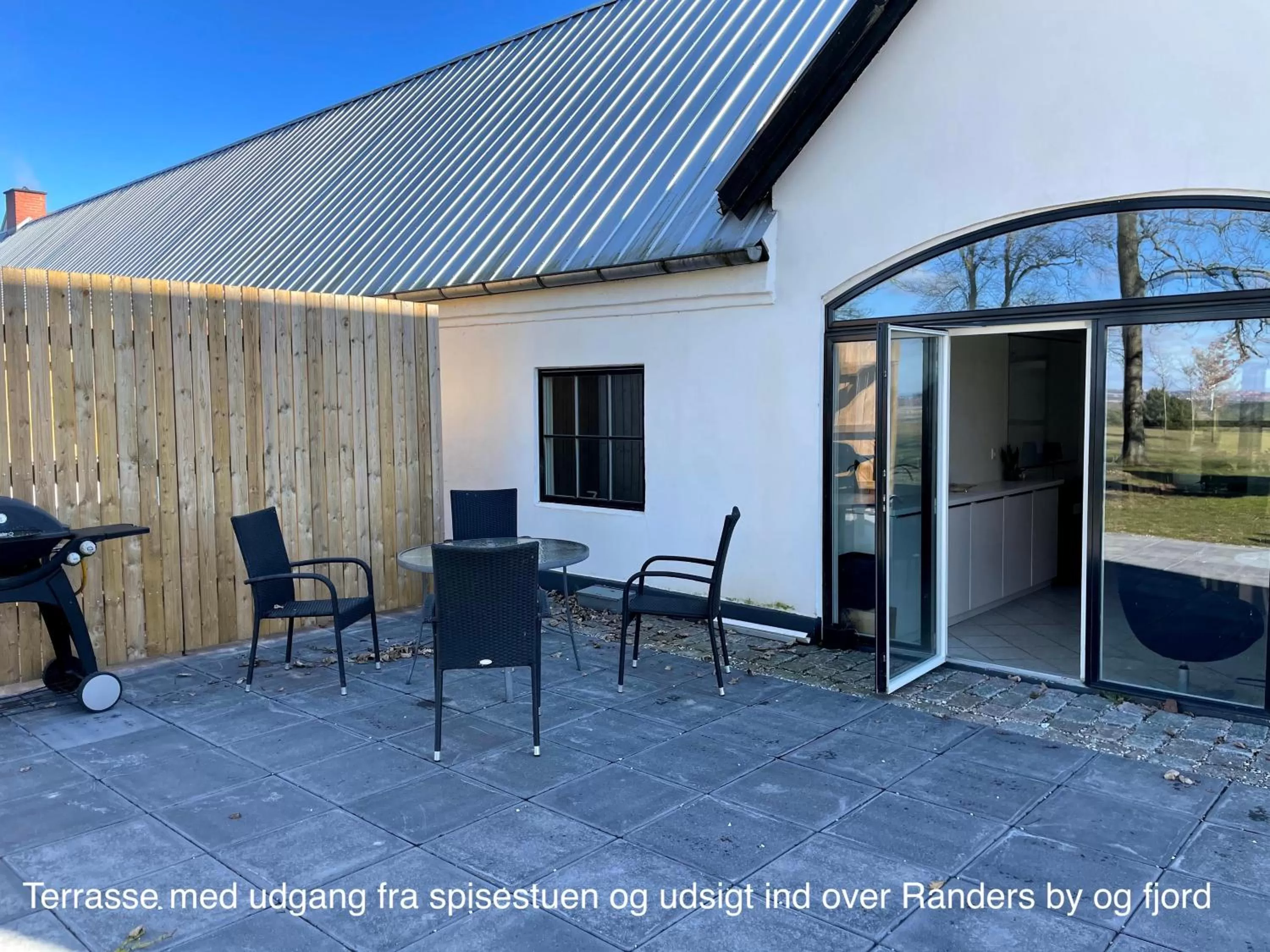 Patio in Essenbaekgaard B&B