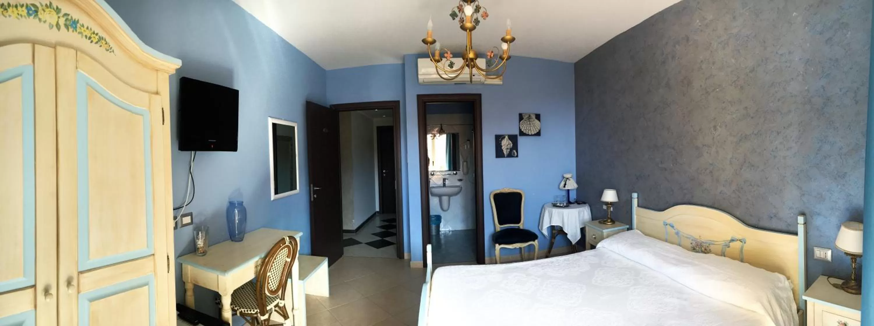 Photo of the whole room, Bed in Hotel Scilla