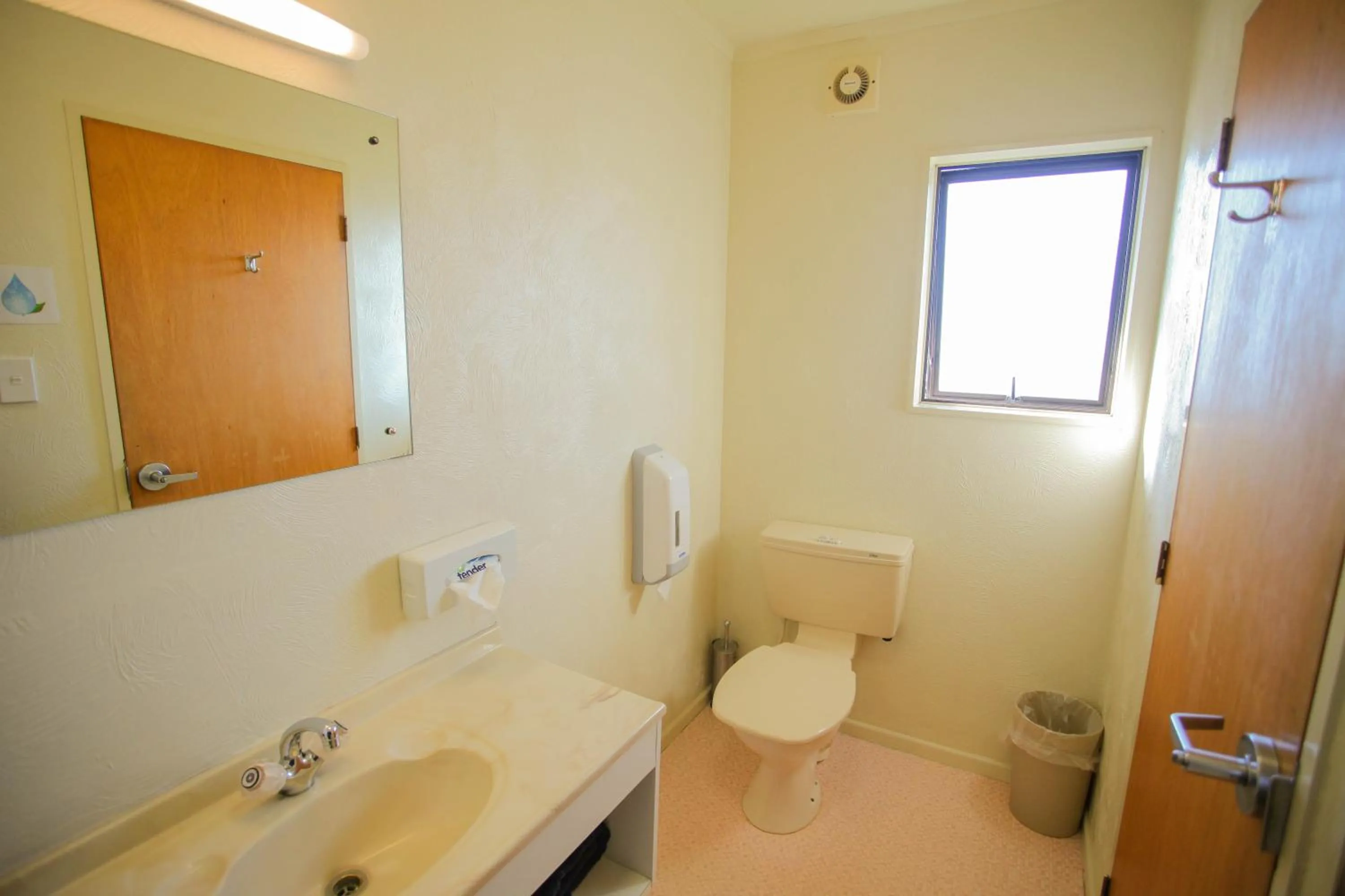 Shower in Abbots Hamilton – Hotel and Conference Centre
