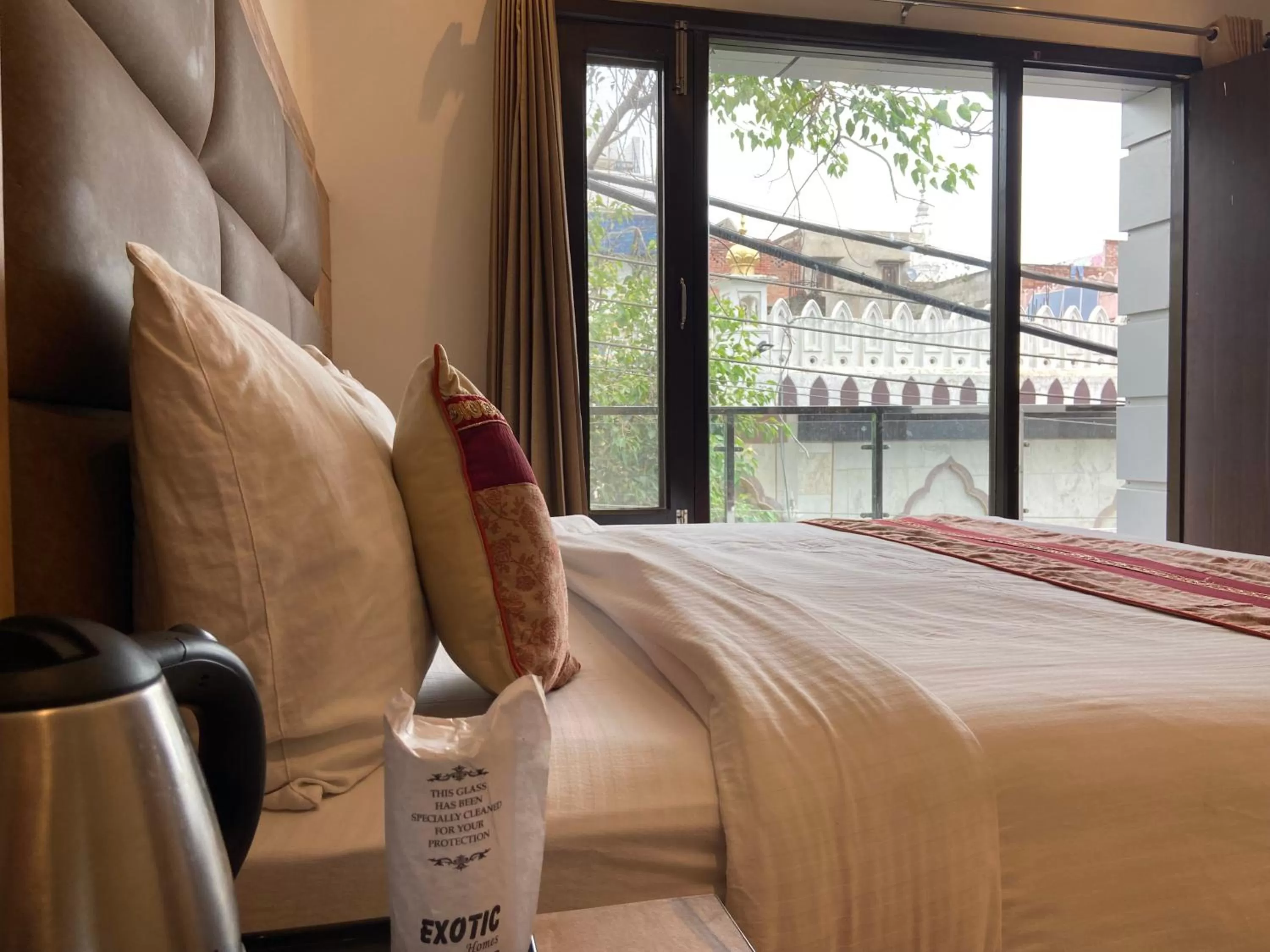 Bedroom, Bed in Hotel Exotic - 5 min walk from Golden Temple