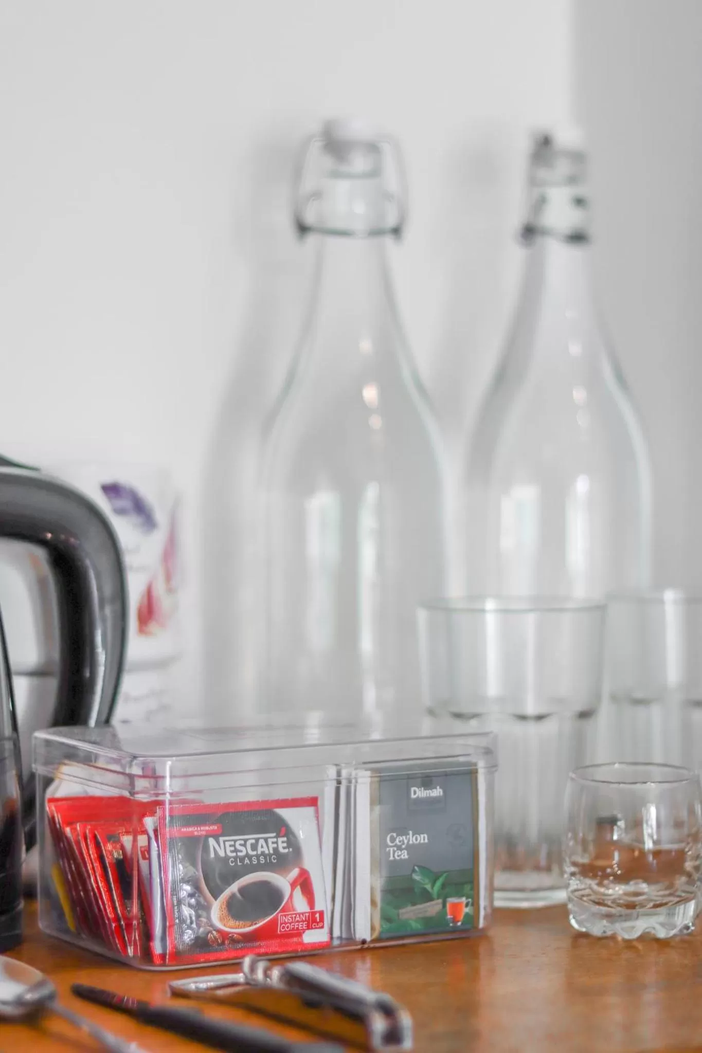 Coffee/tea facilities in The One Ella