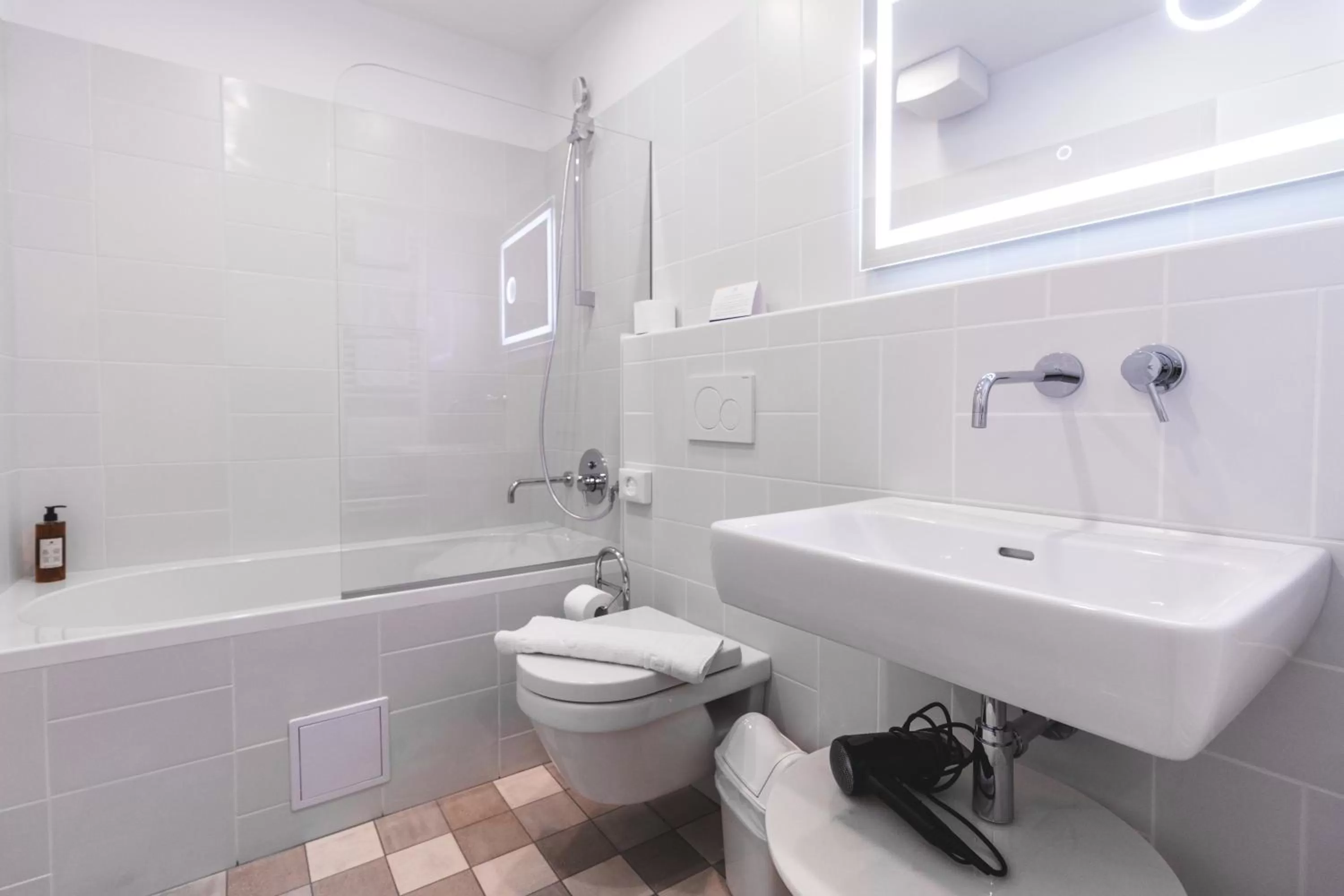 Toilet in Second Life in Piran - Hotel Zala Piran with private parking and shuttle service