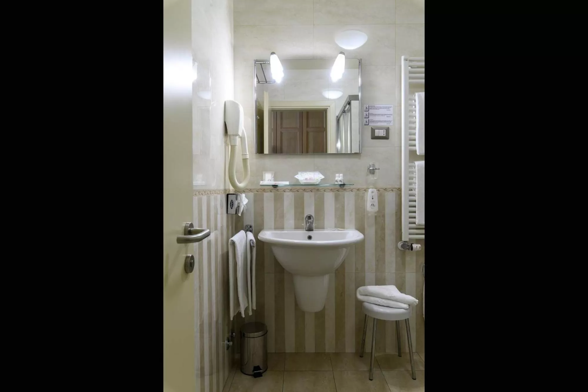 Shower in Domus Australia