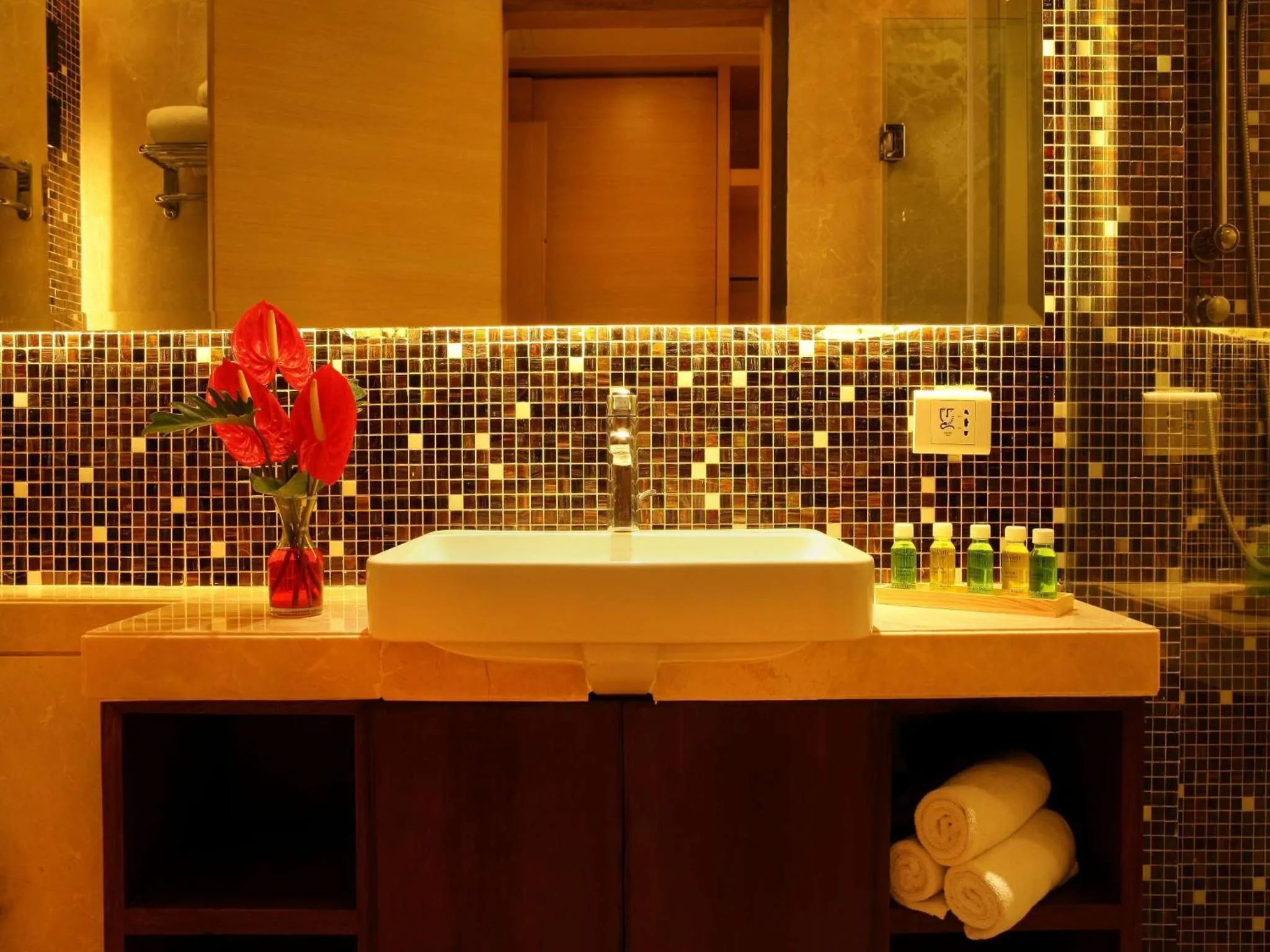 Bathroom in The Metropolitan Hotel & Spa New Delhi