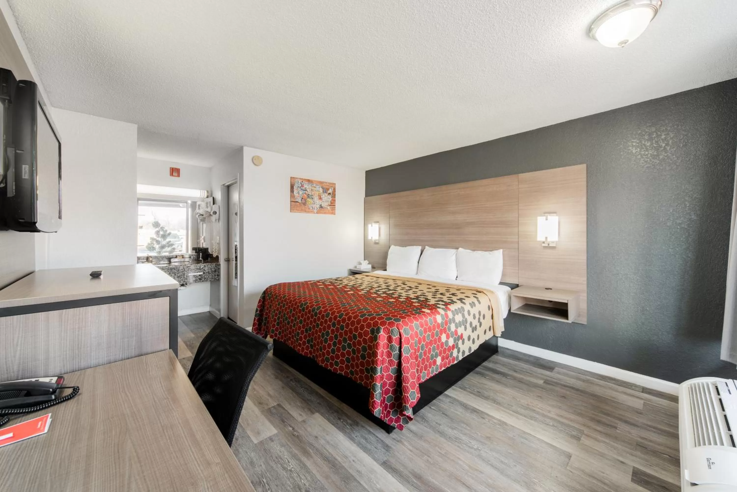 Bed in Econo Lodge Inn & Suites Near Bricktown