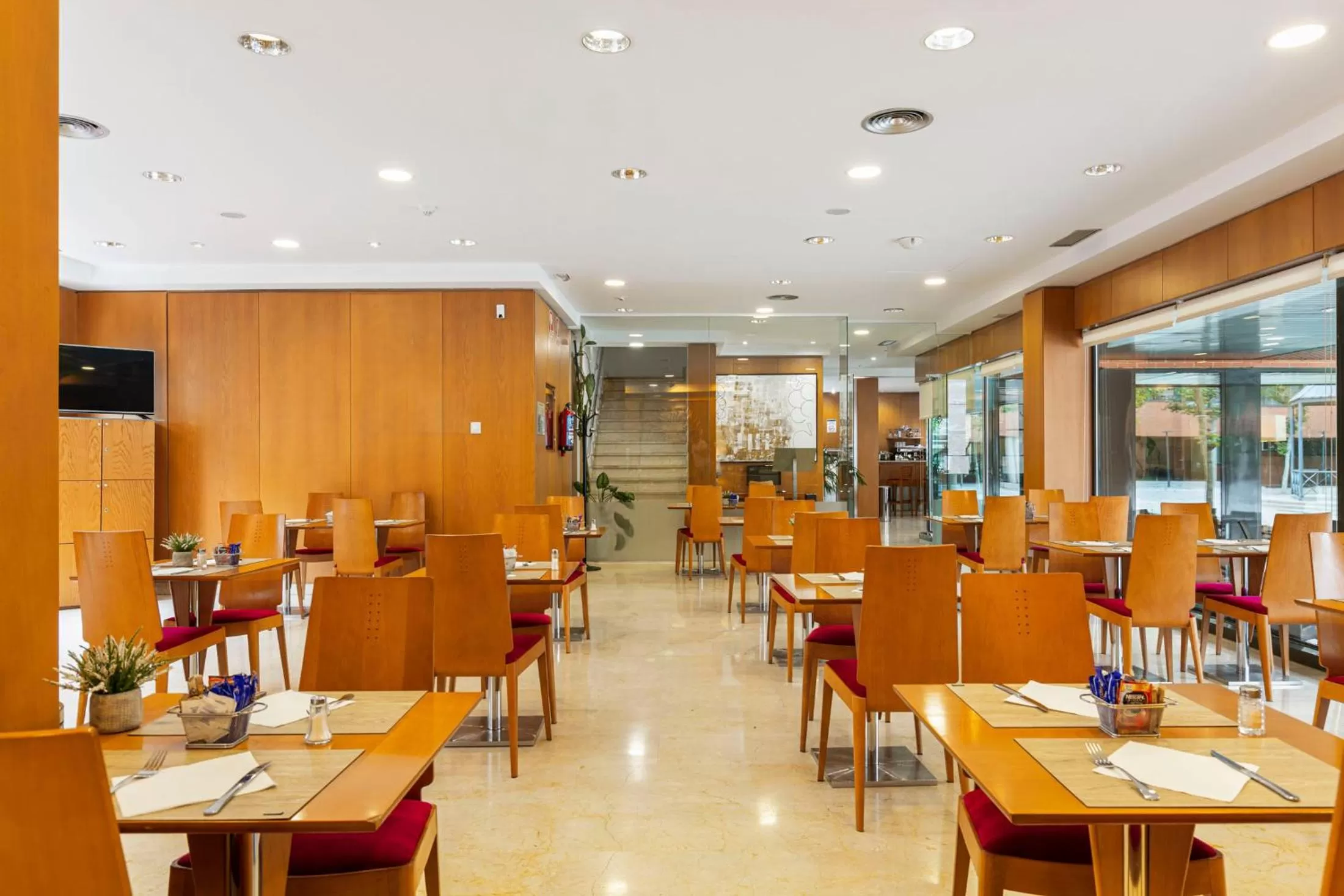 Restaurant/places to eat in Globales de los Reyes