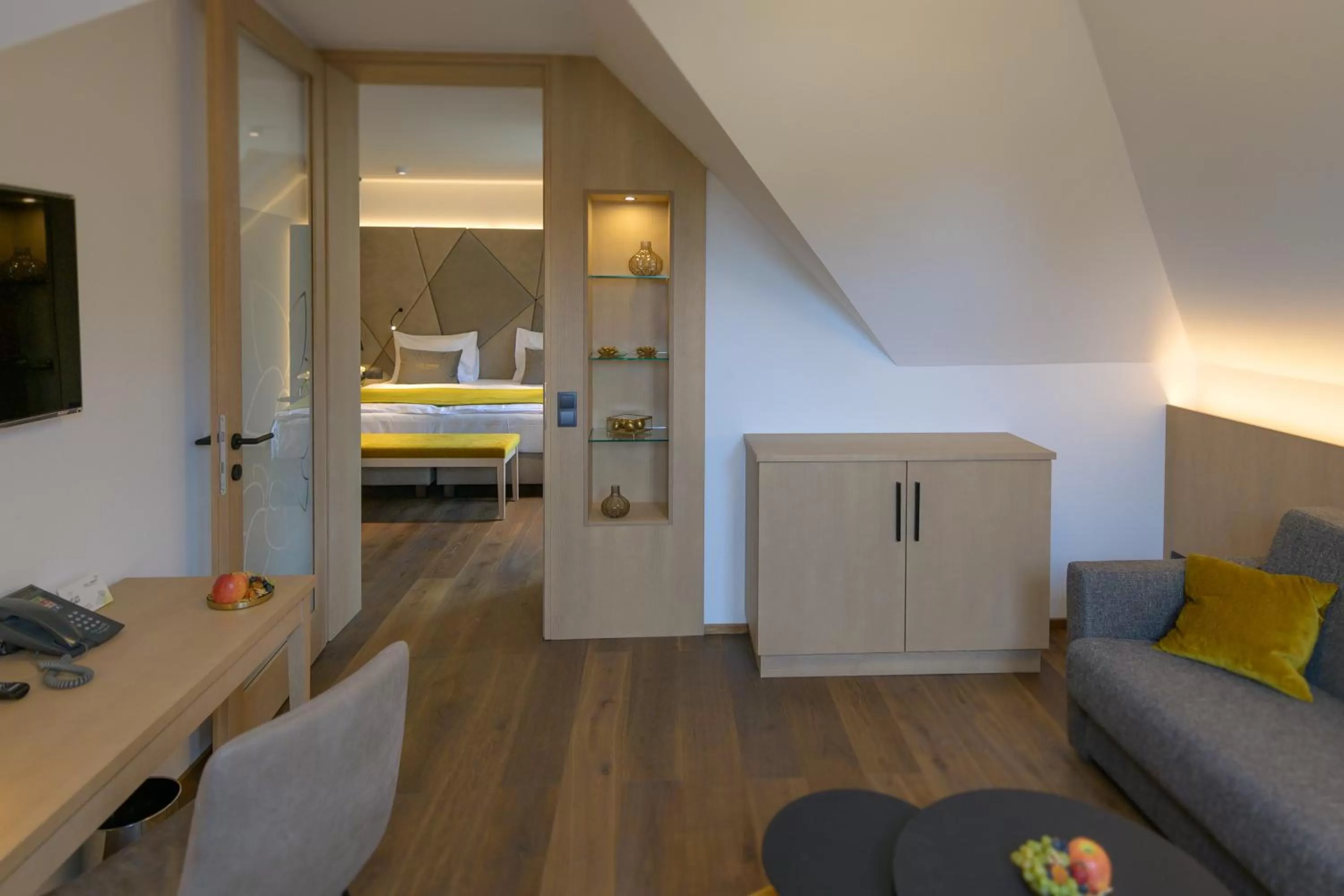 Living room, Bed in Hotel Turmhof