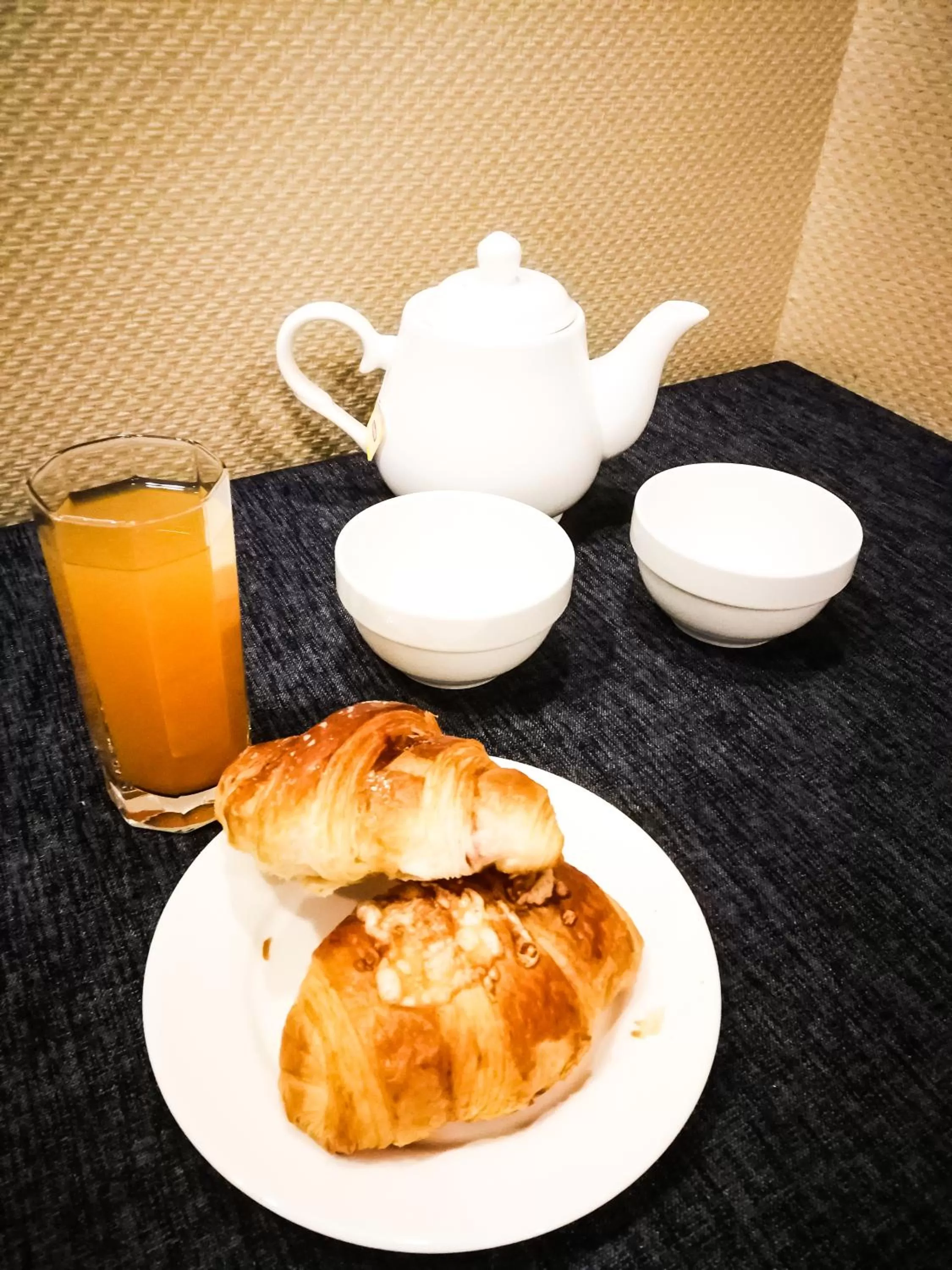 Food and drinks in Salut Hotel