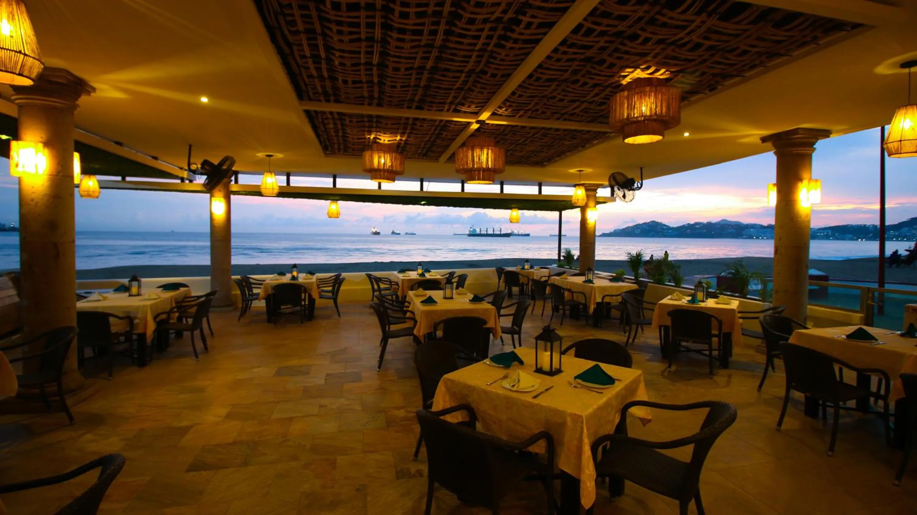 Restaurant/places to eat in Hotel Marbella