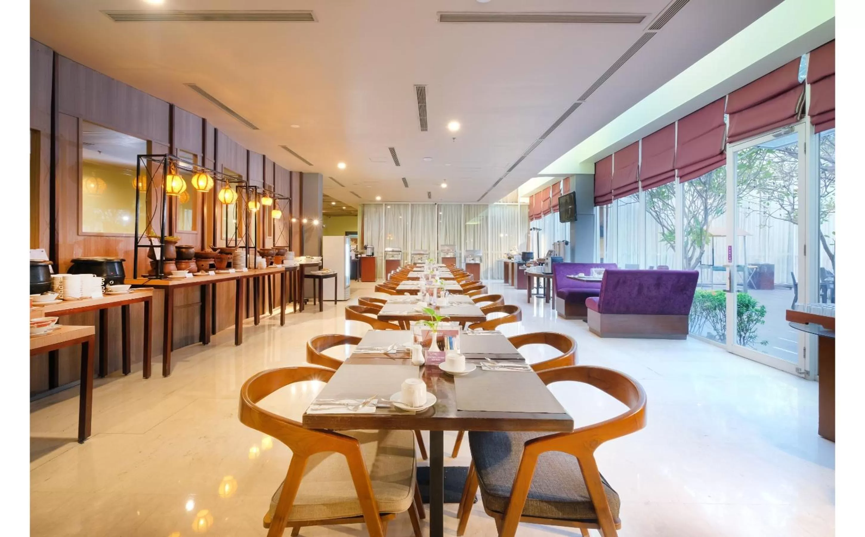 Restaurant/places to eat in Quest Hotel Simpang Lima - Semarang by ASTON