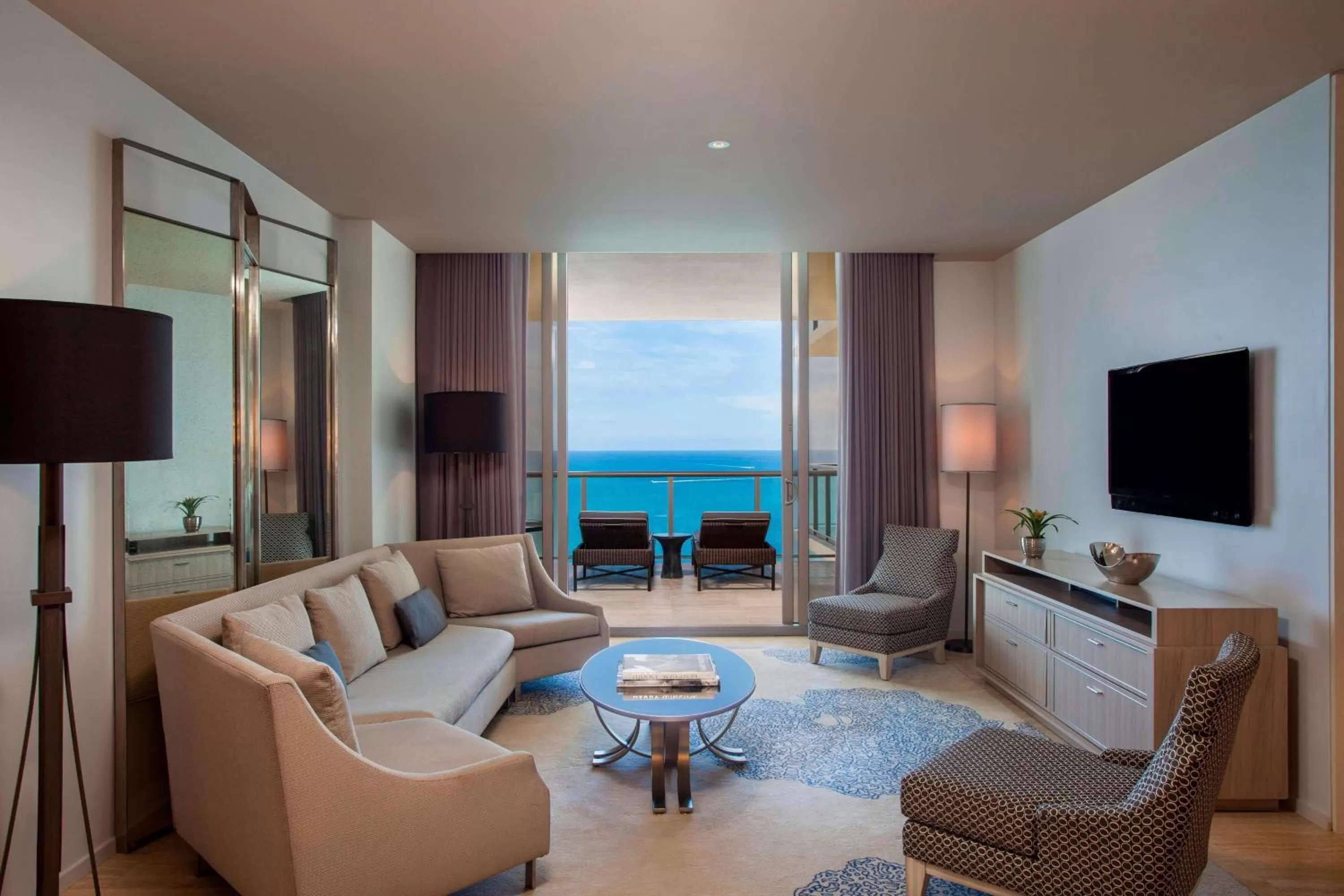 Living room in The St. Regis Bal Harbour Resort