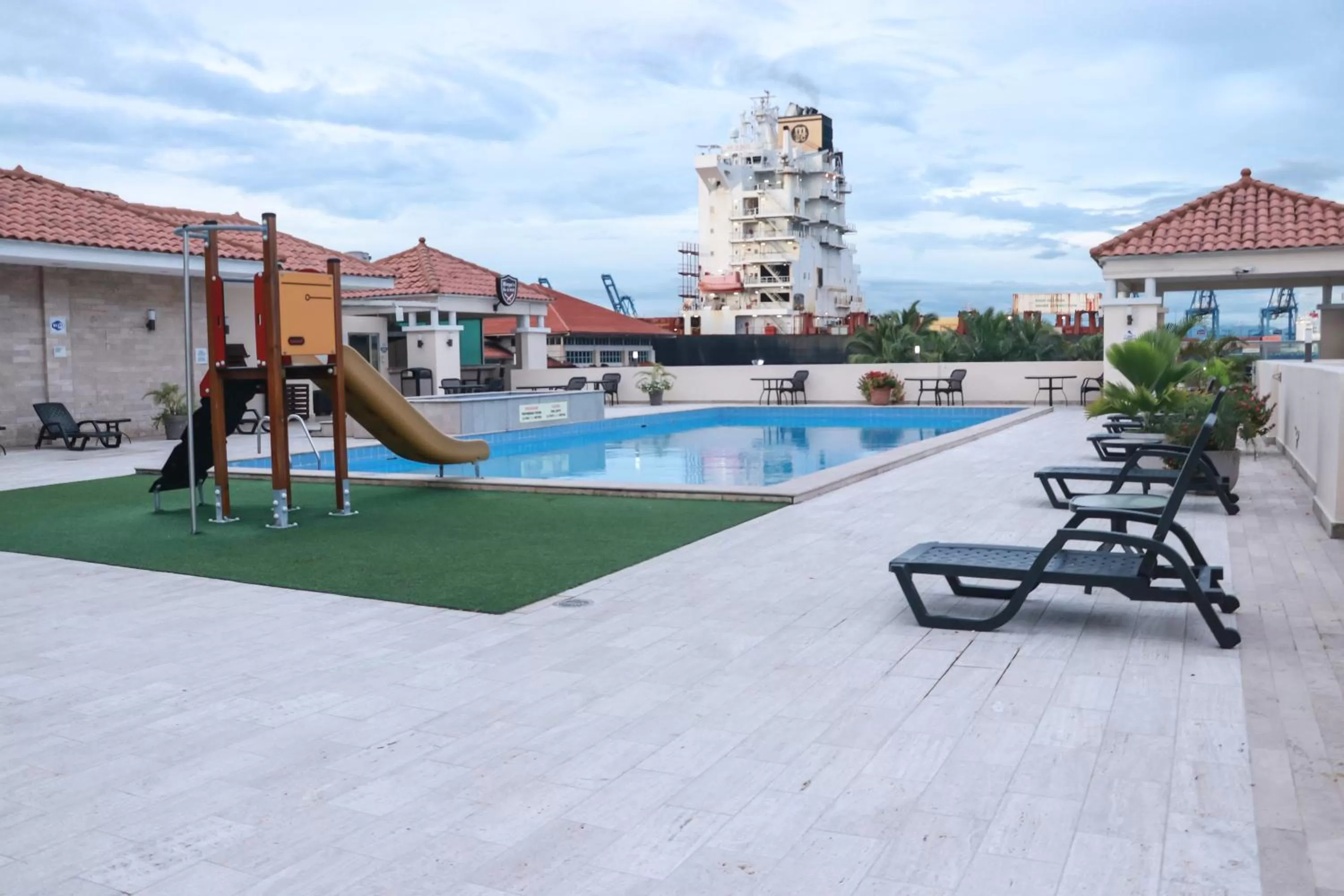 Swimming pool in Radisson Colon 2,000 Hotel & Casino