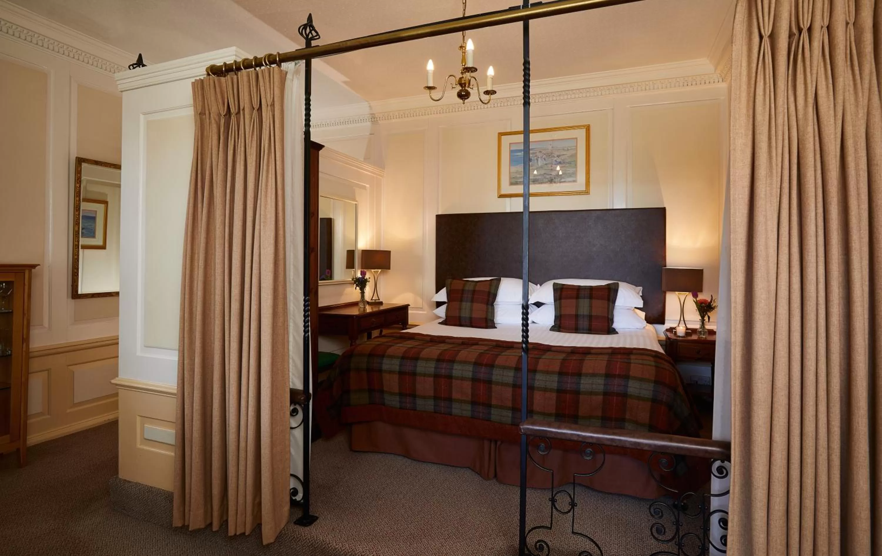 Bed in Macdonald Elmers Court Resort