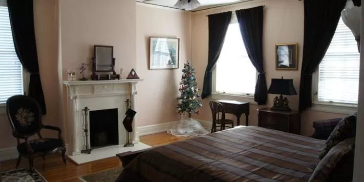 Bed in King George Inn