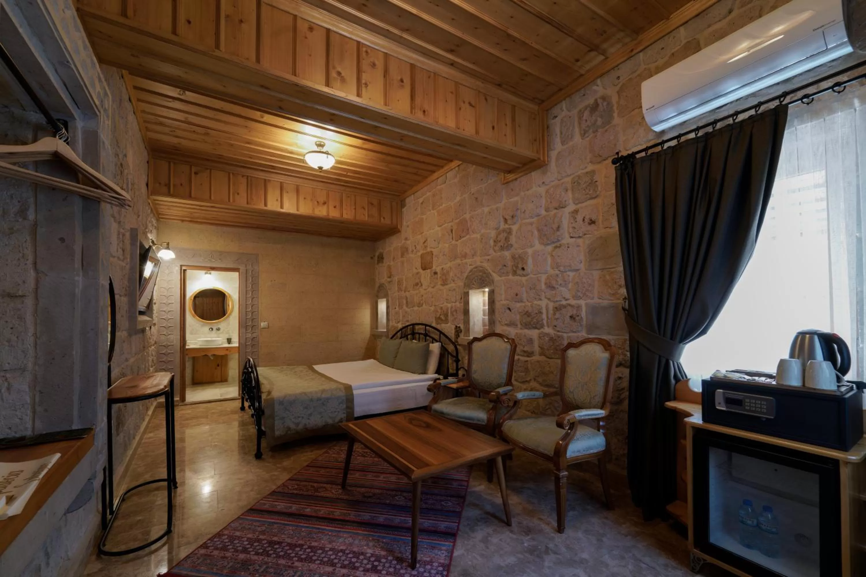 Coffee/tea facilities, Bed in Cratus Stone Palace