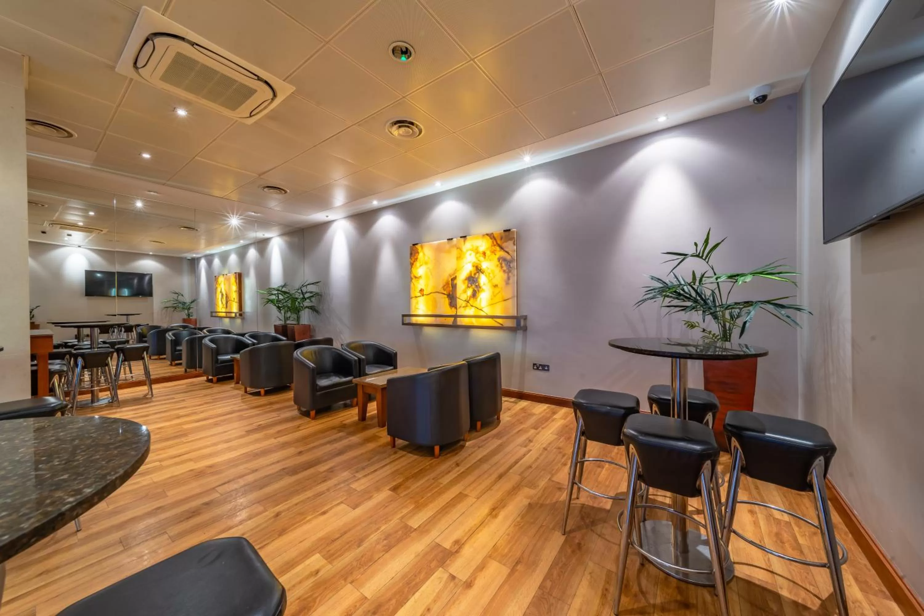 Communal lounge/ TV room in Central Park Hotel