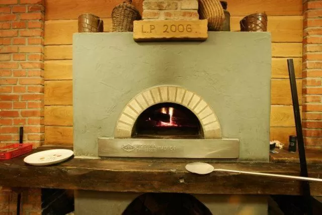 Restaurant/places to eat in Hotel Saloon