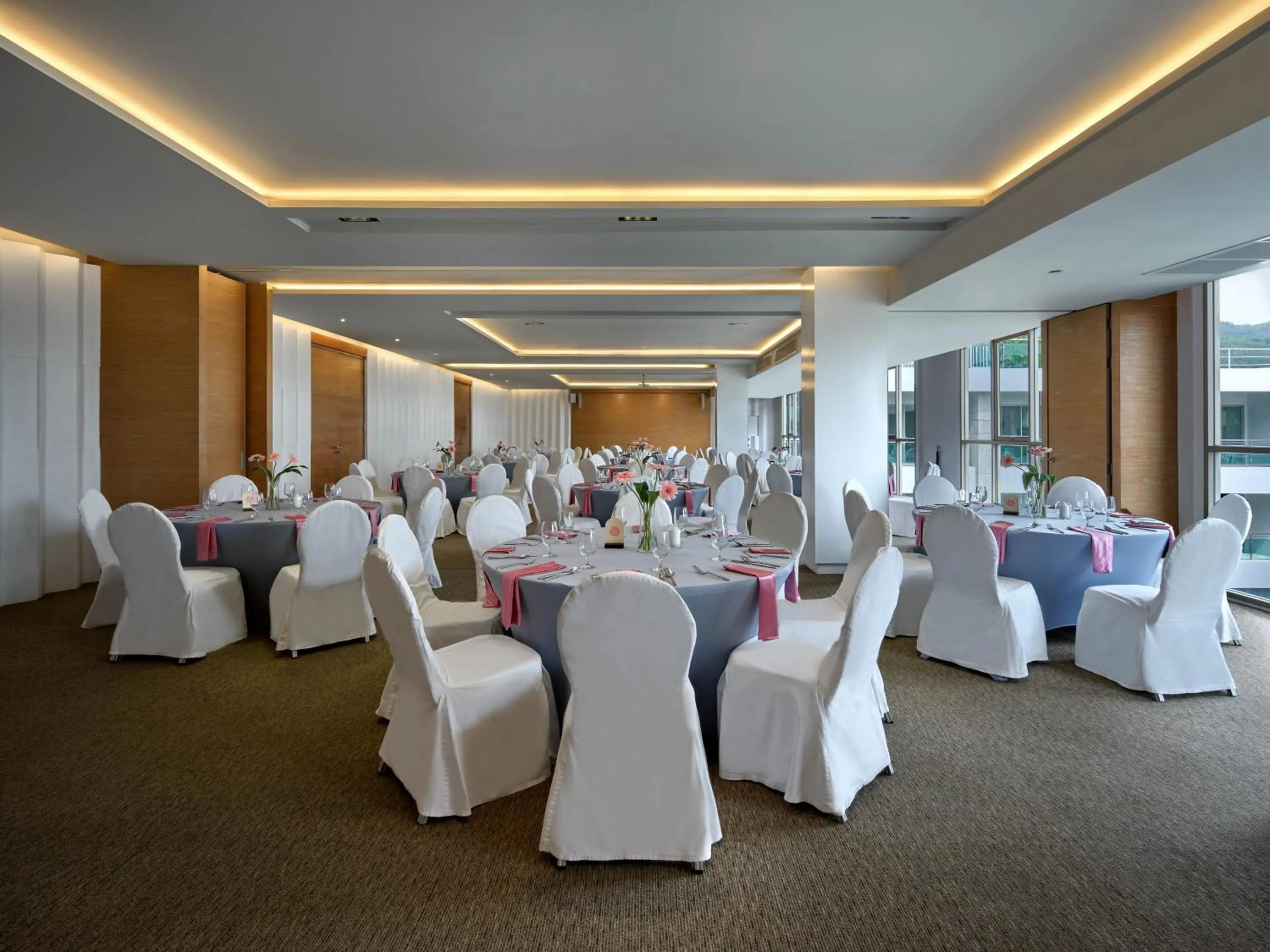 Restaurant/places to eat in The Kee Resort & Spa