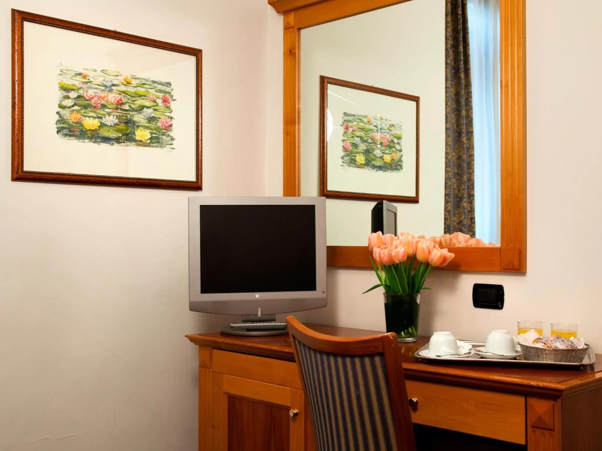 TV and multimedia in Hotel Diplomatic