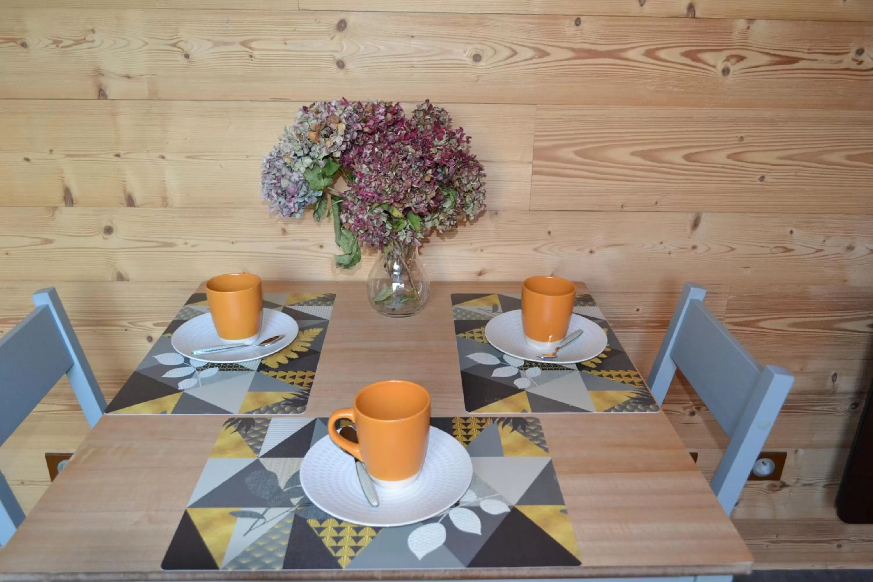 Dining area in Auge Horizon