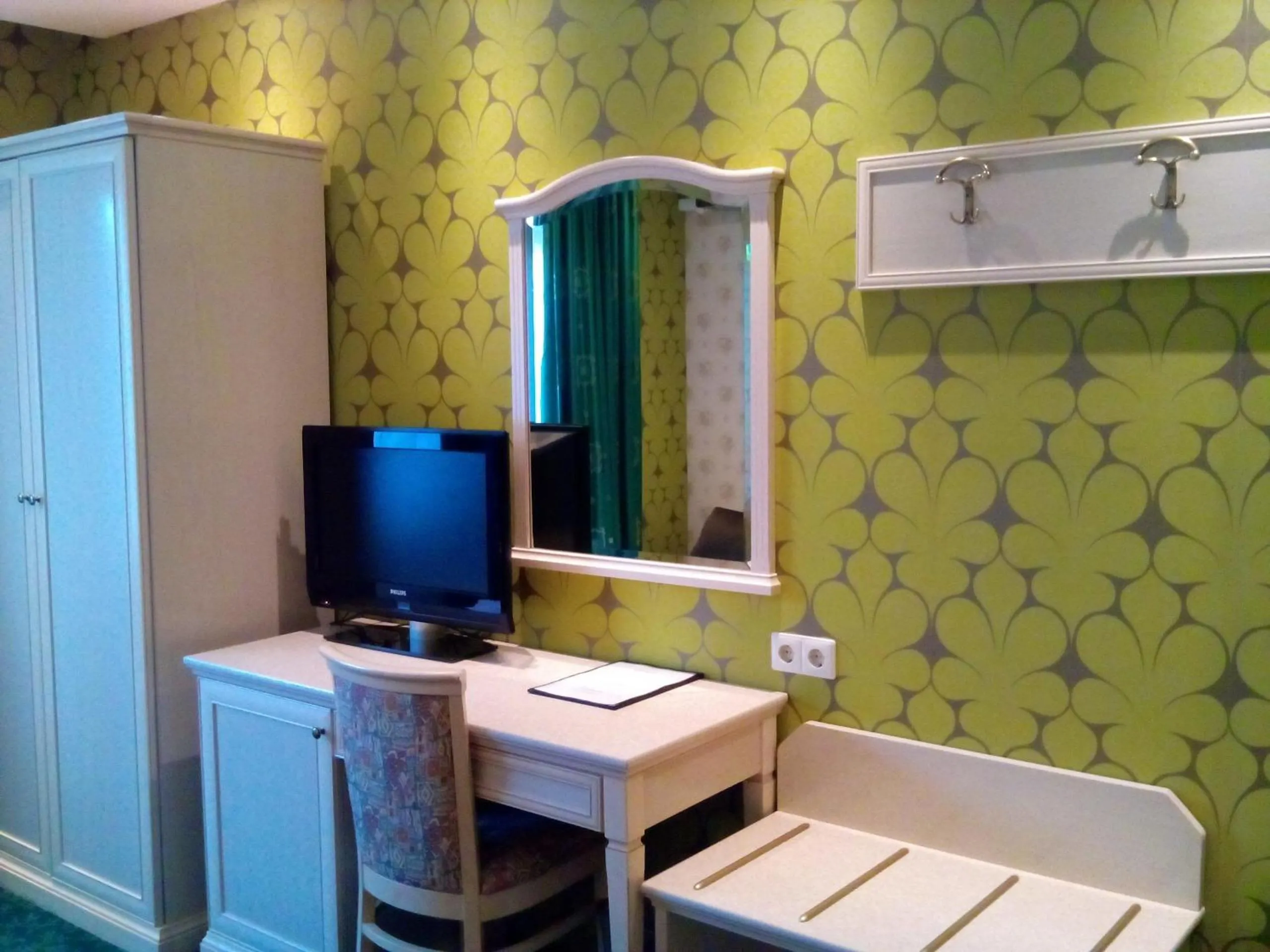 TV and multimedia in Hotel Zwanenburg Amsterdam Airport