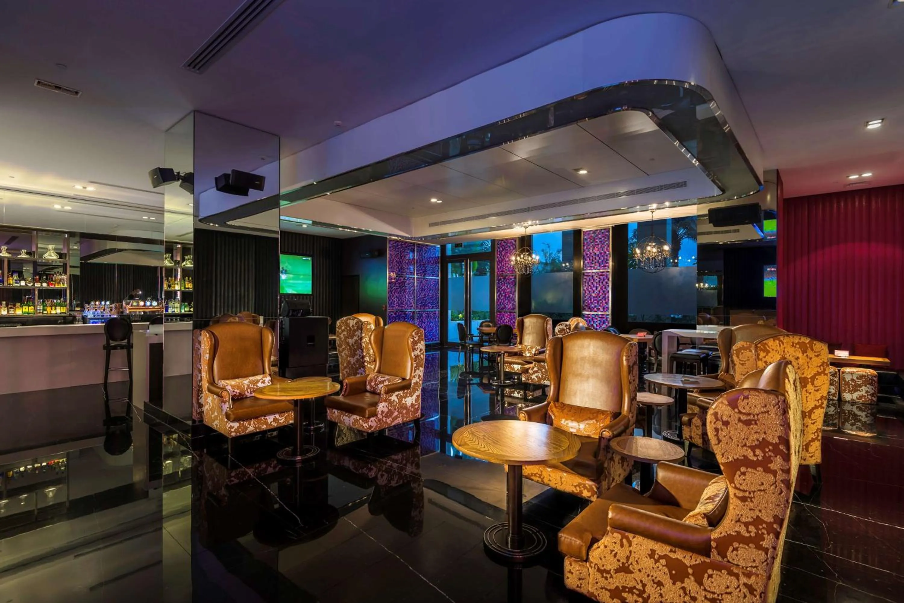 Lounge or bar in Radisson Collection Muscat, Hormuz Grand