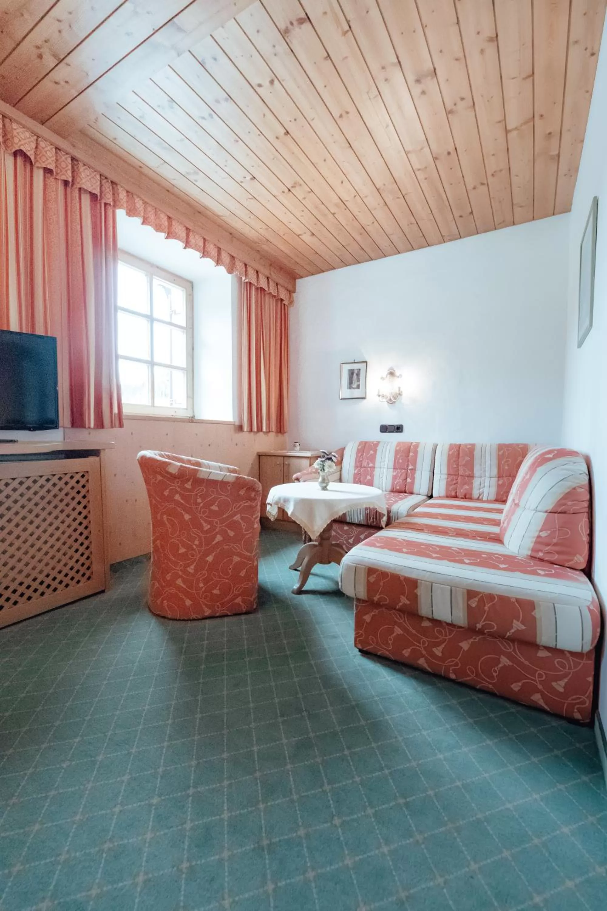 Seating area, Bed in Dandler - Zimmer und Ferienwohnungen