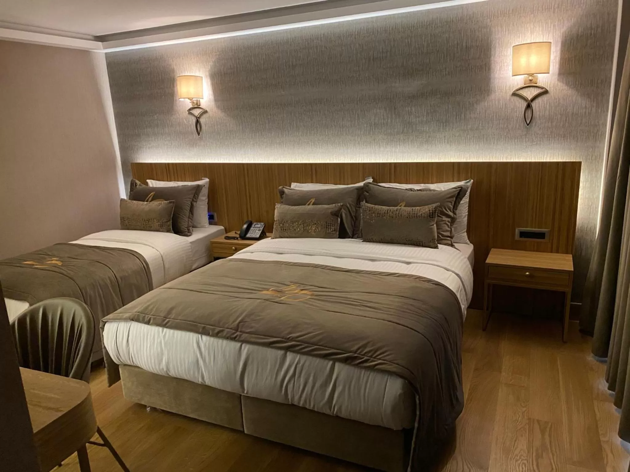 Photo of the whole room, Bed in Lady Diana Hotel