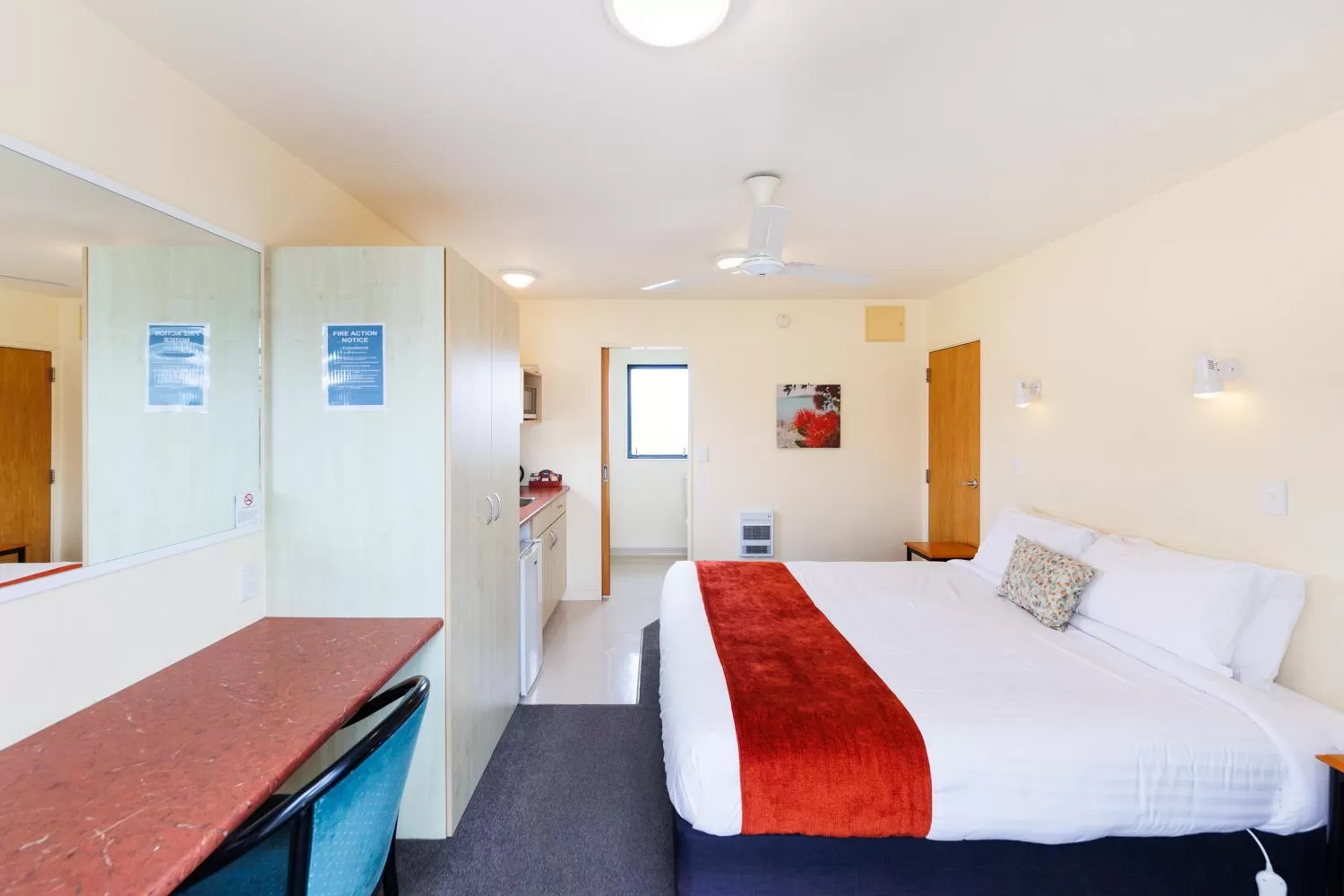 Photo of the whole room, Bed in Bella Vista Motel Palmerston North