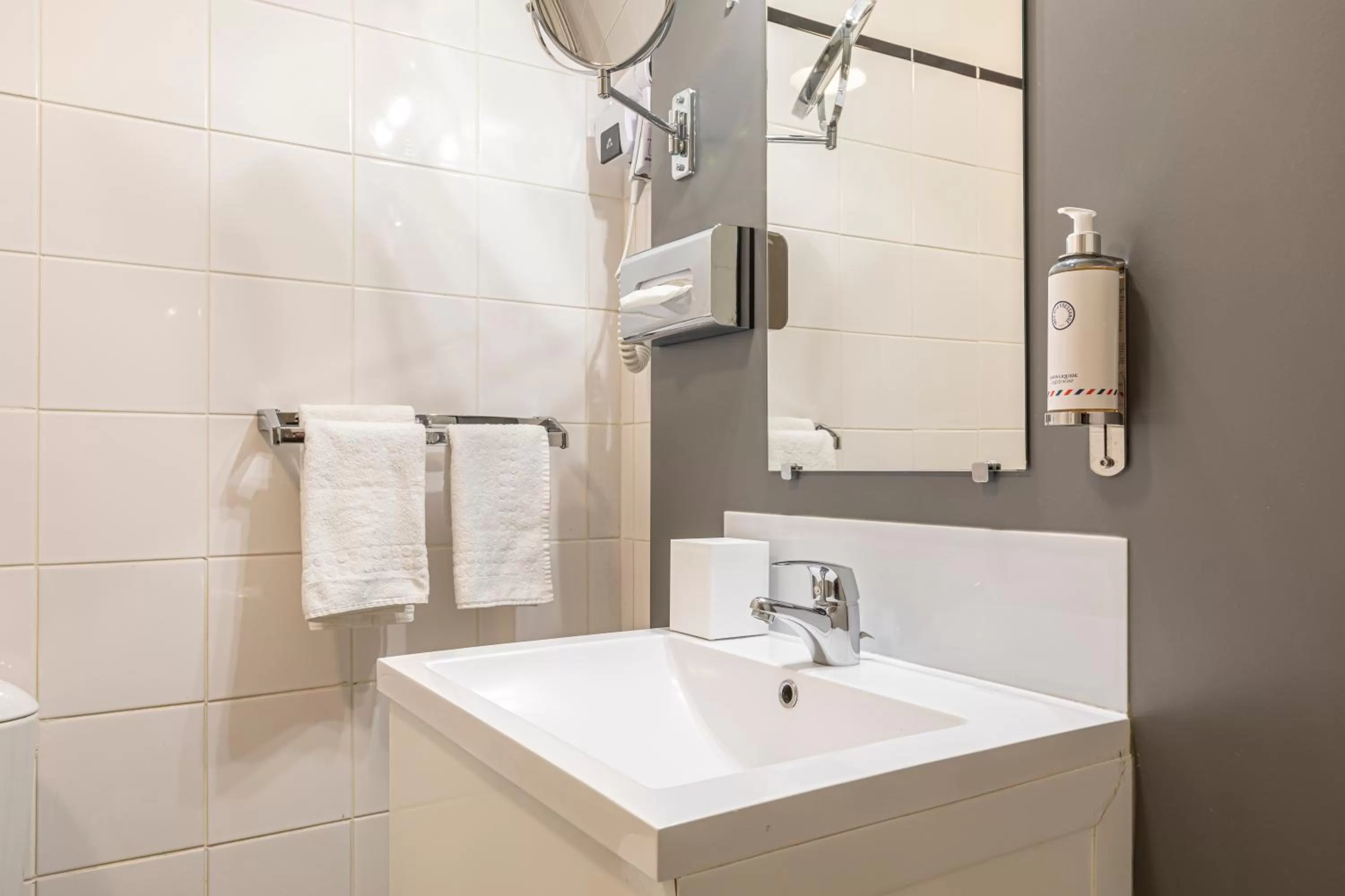 Bathroom in Splendid Hôtel