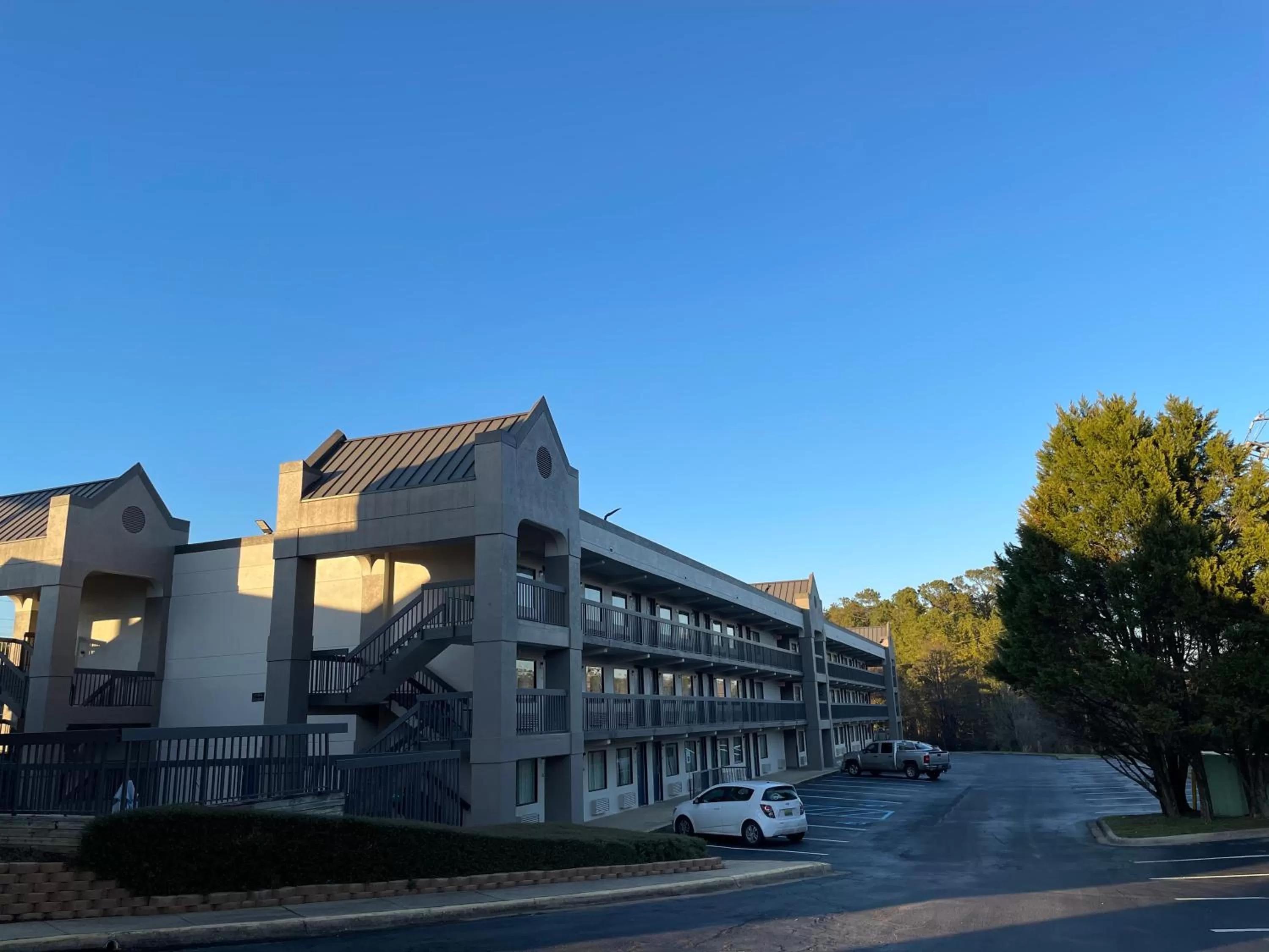 Property building in Motel 6 Birmingham, AL - Medical Center - Inverness Hwy 280