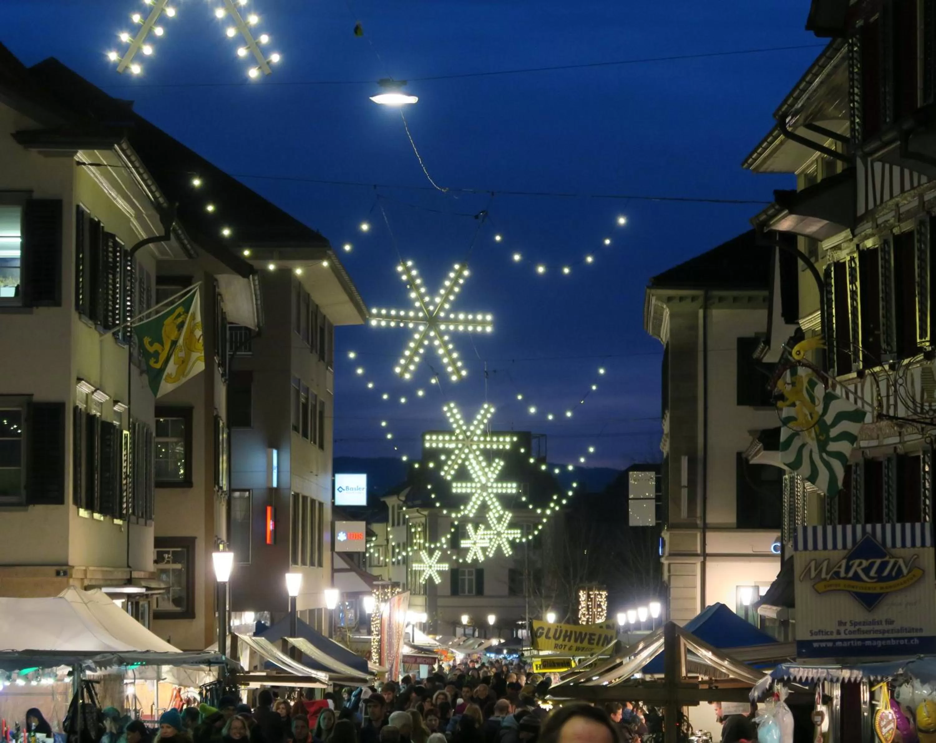 Neighbourhood, Neighborhood in Gasthof Eisenbahn