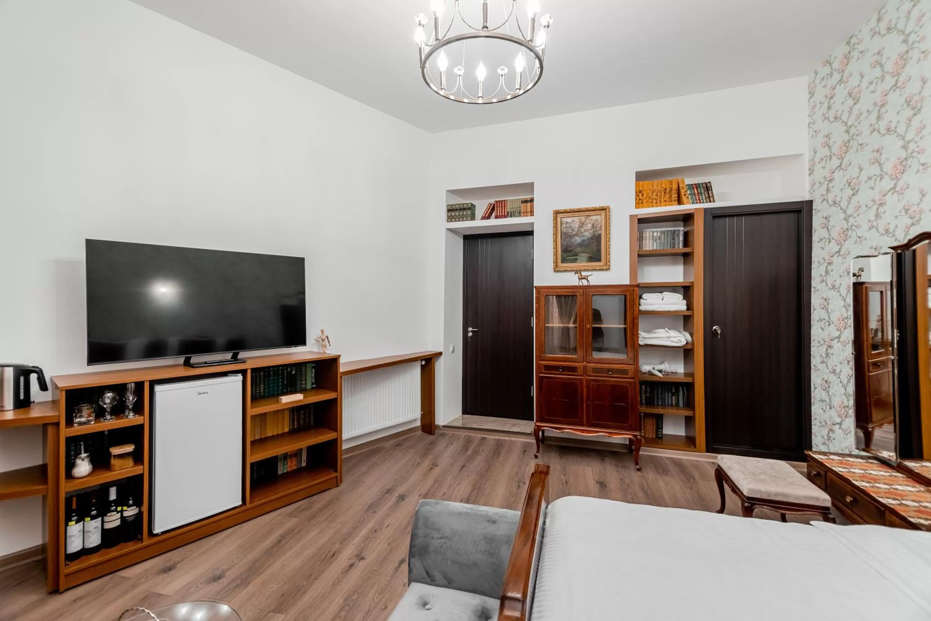 Bed, TV/Entertainment Center in VovaDoma