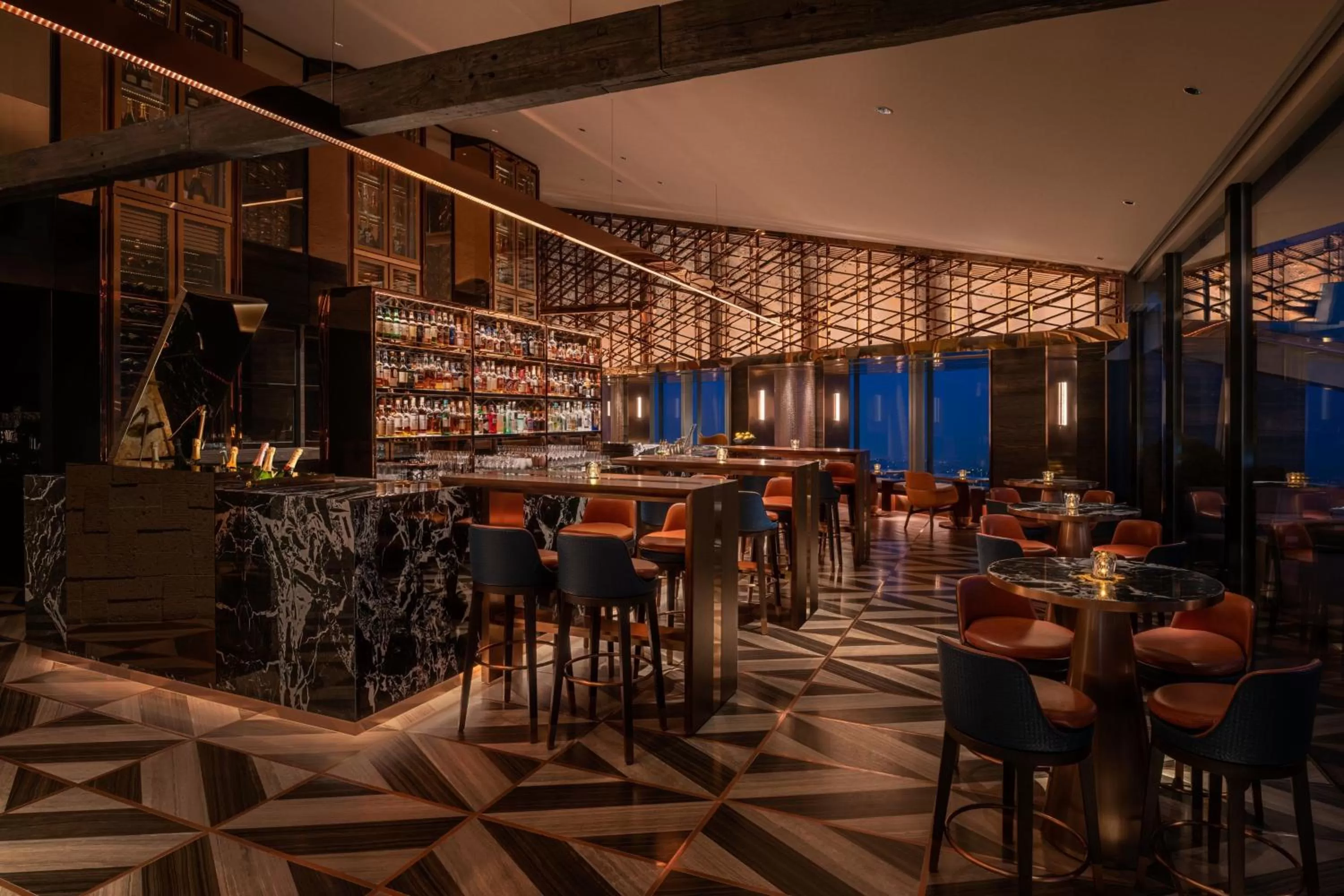 Lounge or bar in The Ritz-Carlton Shanghai, Pudong