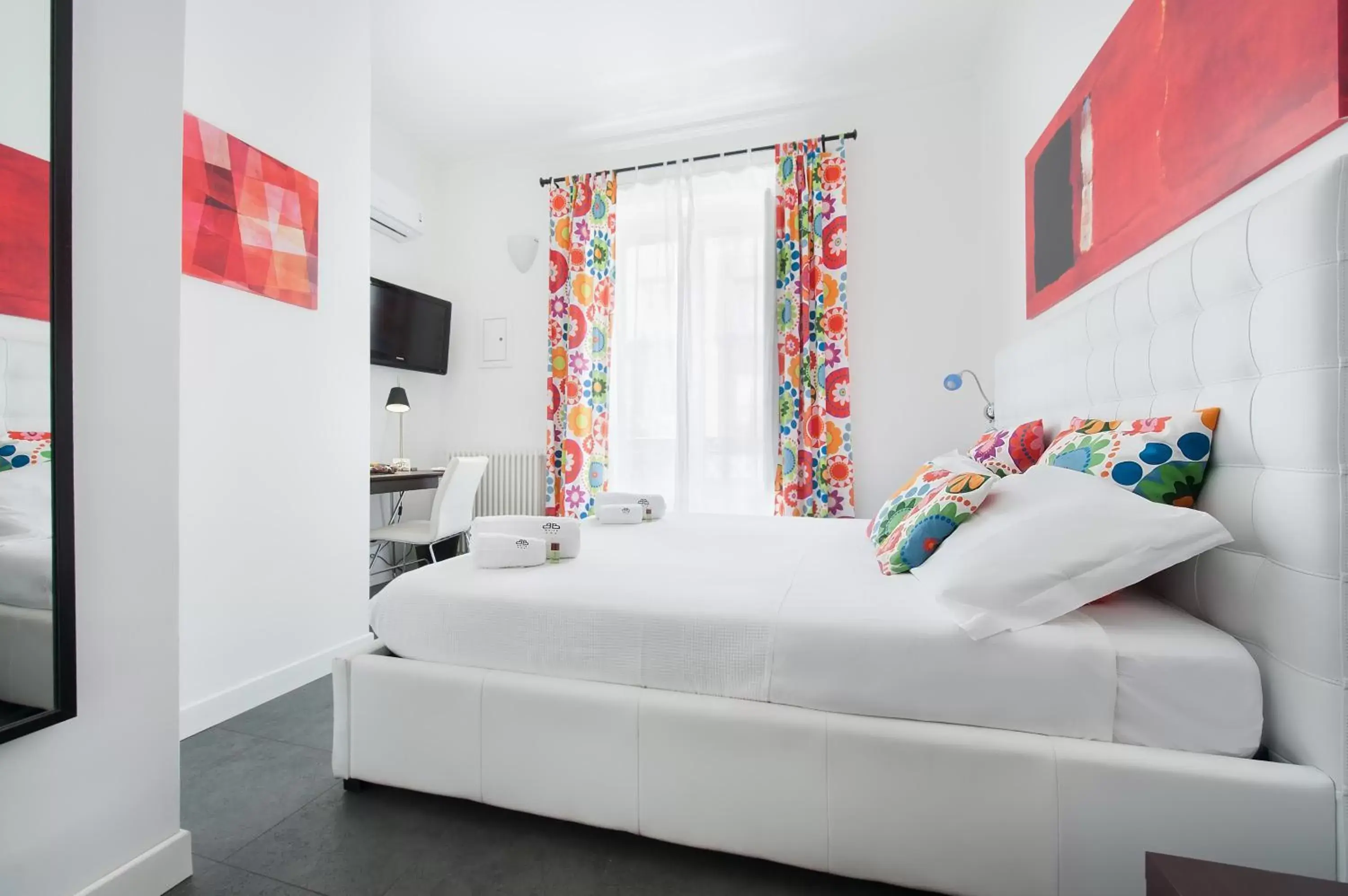 Double Room with Balcony in B&B White Double Room with Balcony in B&B White