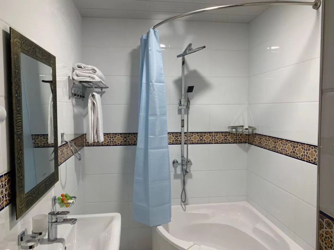 Shower, Bathroom in As-Salam Boutique Hotel