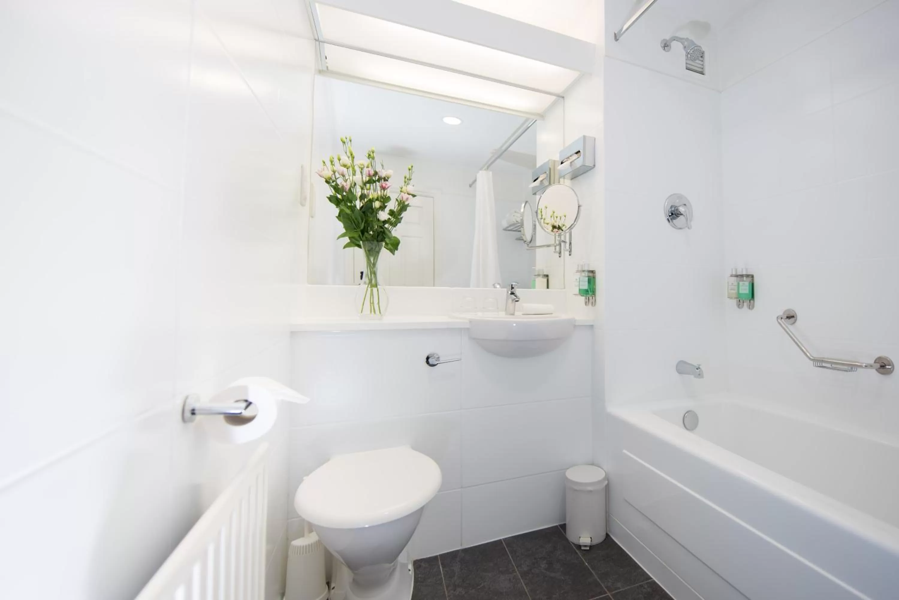 Bathroom in Dooley's Hotel