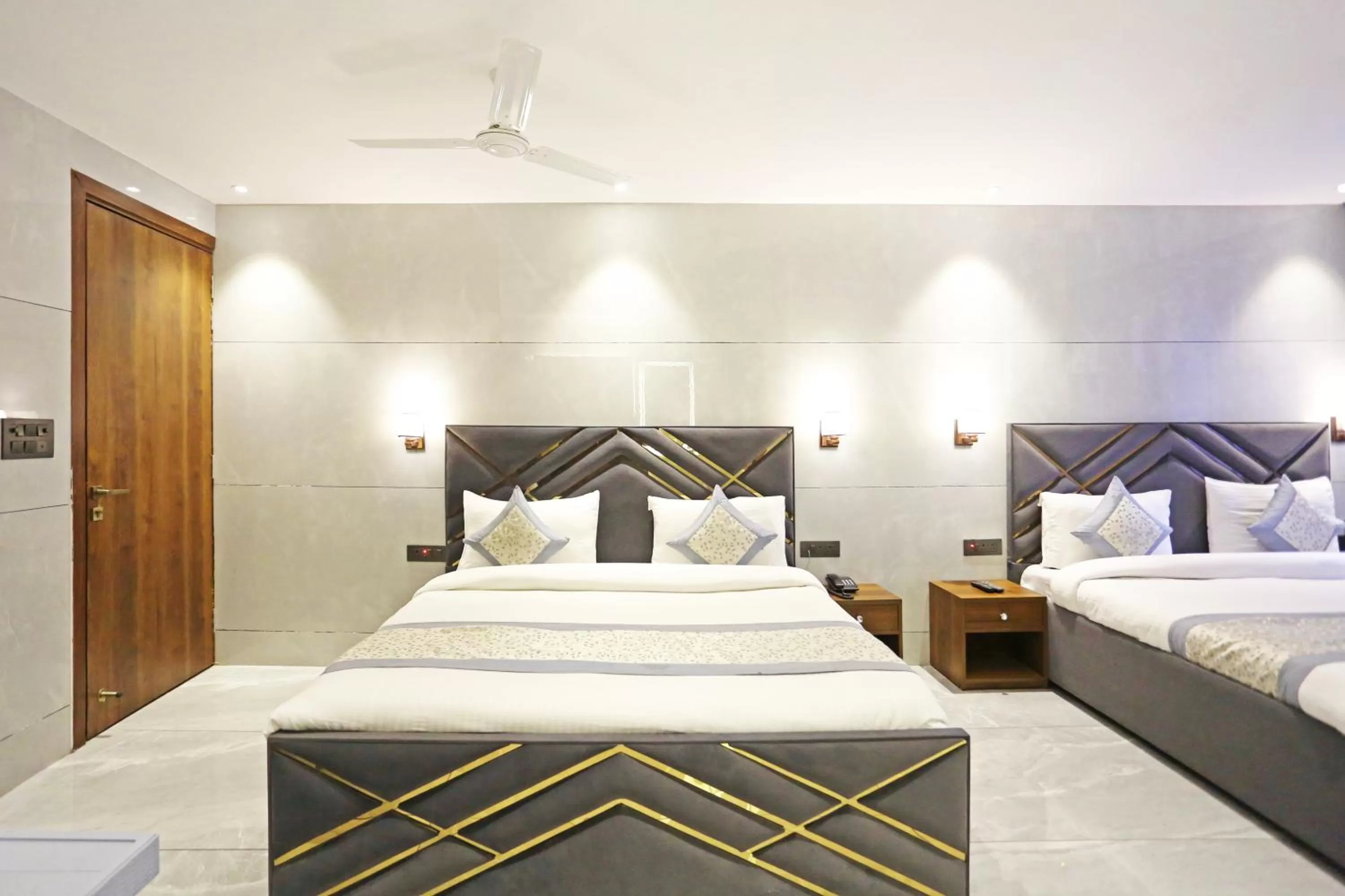 Bed in Frankstay By Hotel Preet in 05 mints walking Distance Nizamuddin Railway Station
