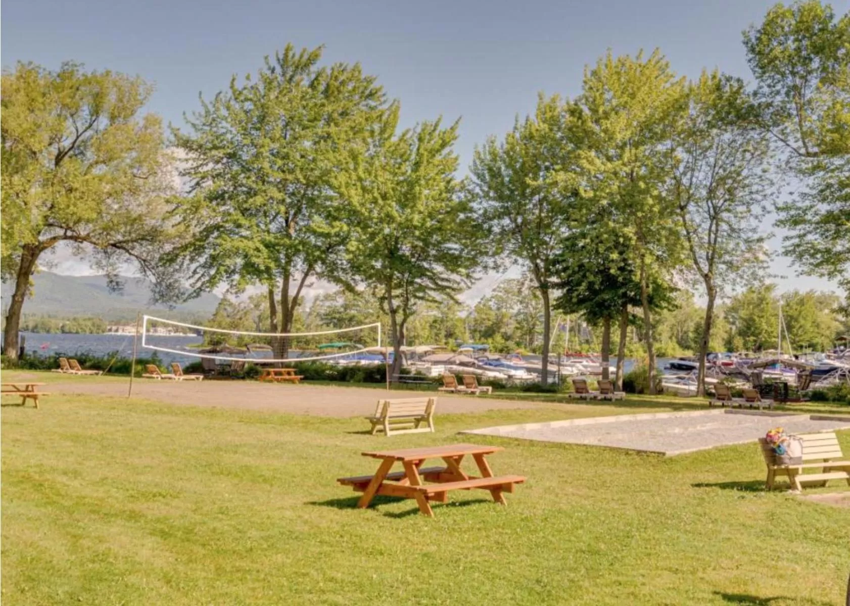 Garden in Magog Waterfront Studio 106