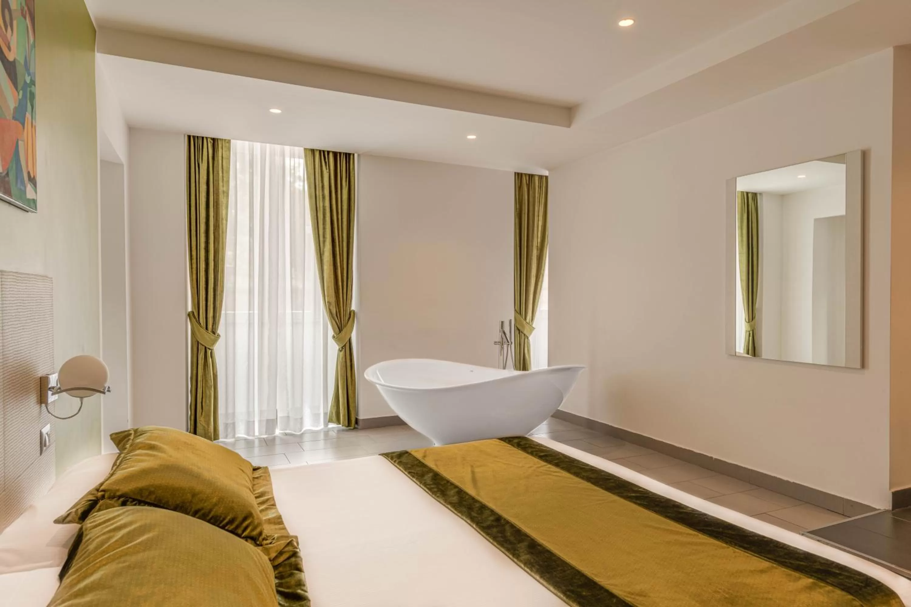 Photo of the whole room, Bed in Trevi Palace Hotel