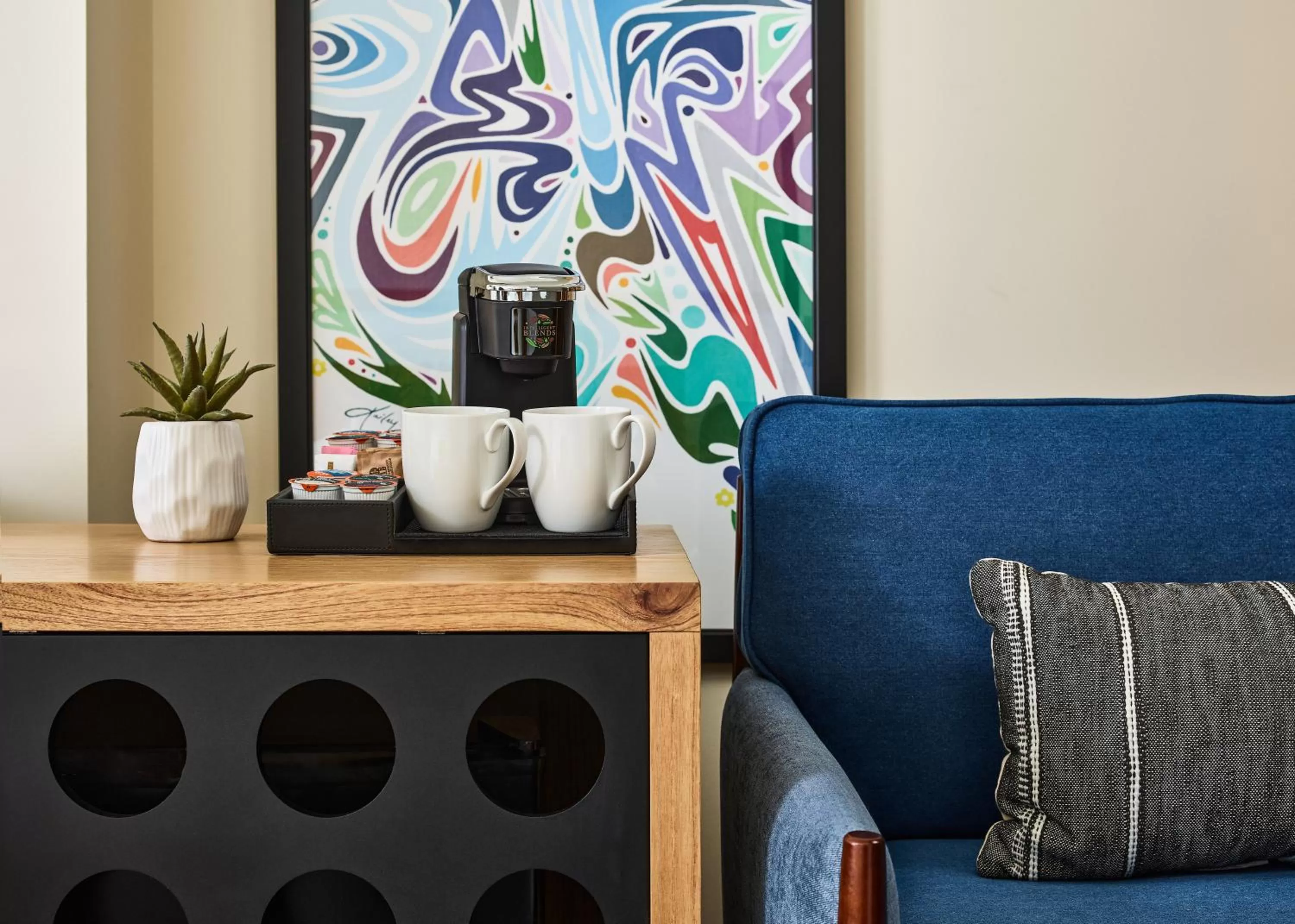 Coffee/tea facilities in The Rally Hotel at McGregor Square