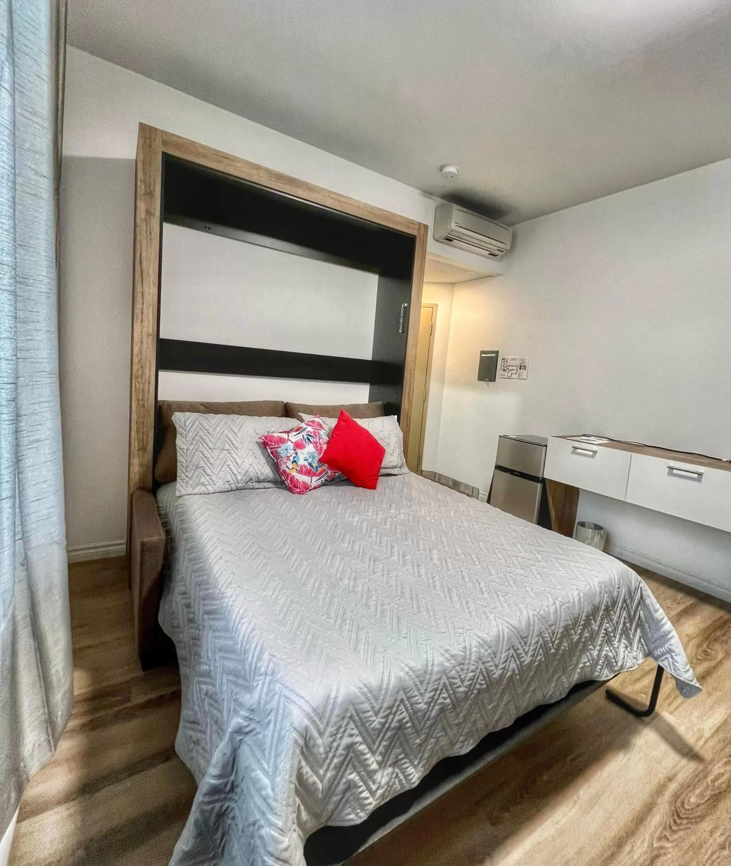 Bed in Auberge Le St-Alexis