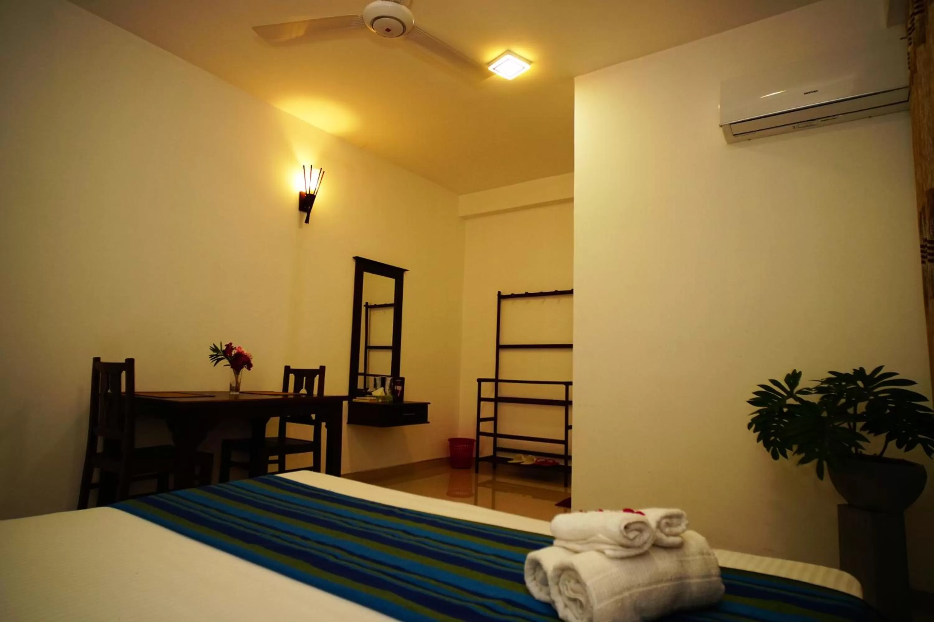 Bed in Airport 4 Season Transit Hotel